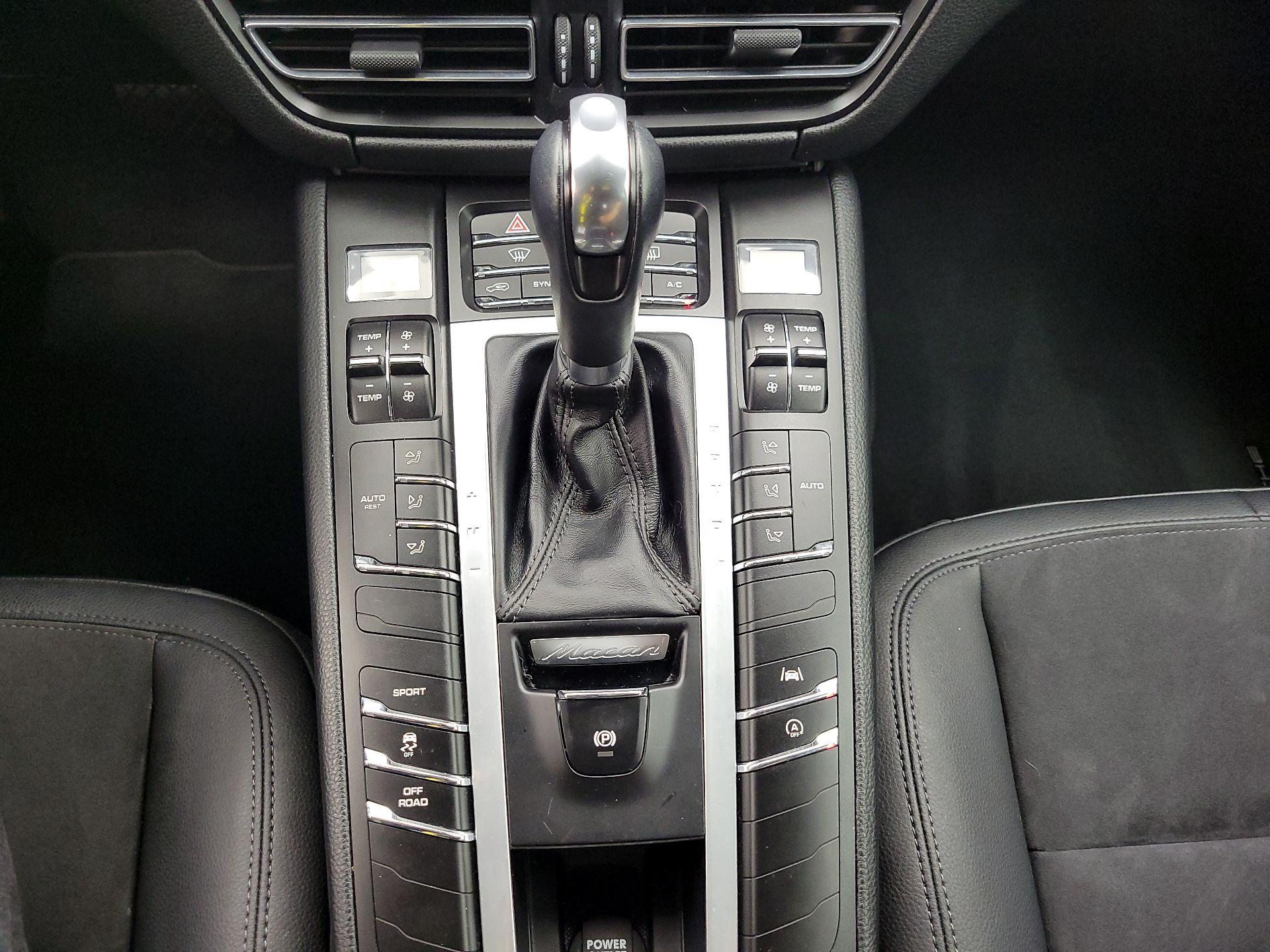 Thumbnail: 2020 Porsche Macan - 18