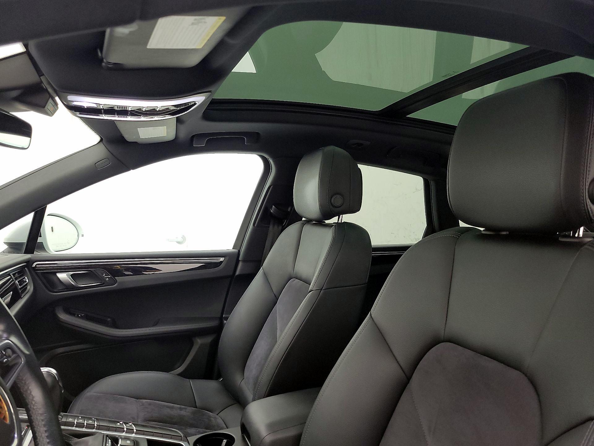 Thumbnail: 2020 Porsche Macan - 20