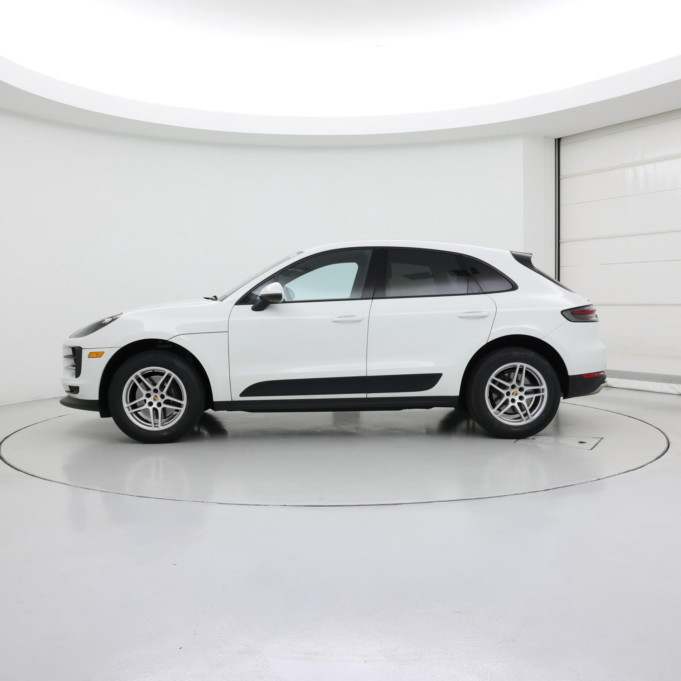 Thumbnail: 2020 Porsche Macan - 3