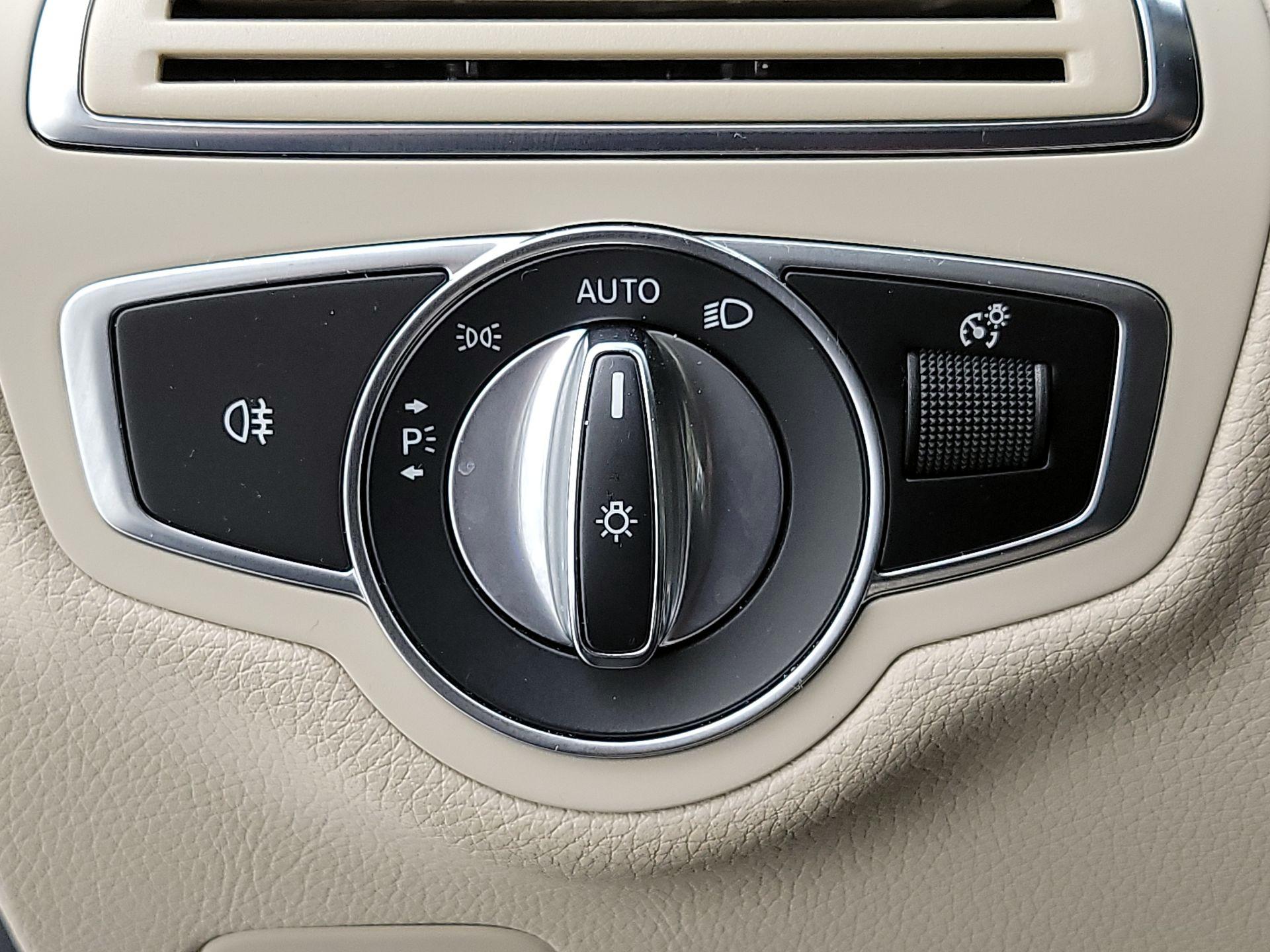 Thumbnail: 2018 Mercedes-Benz C-Class - 13