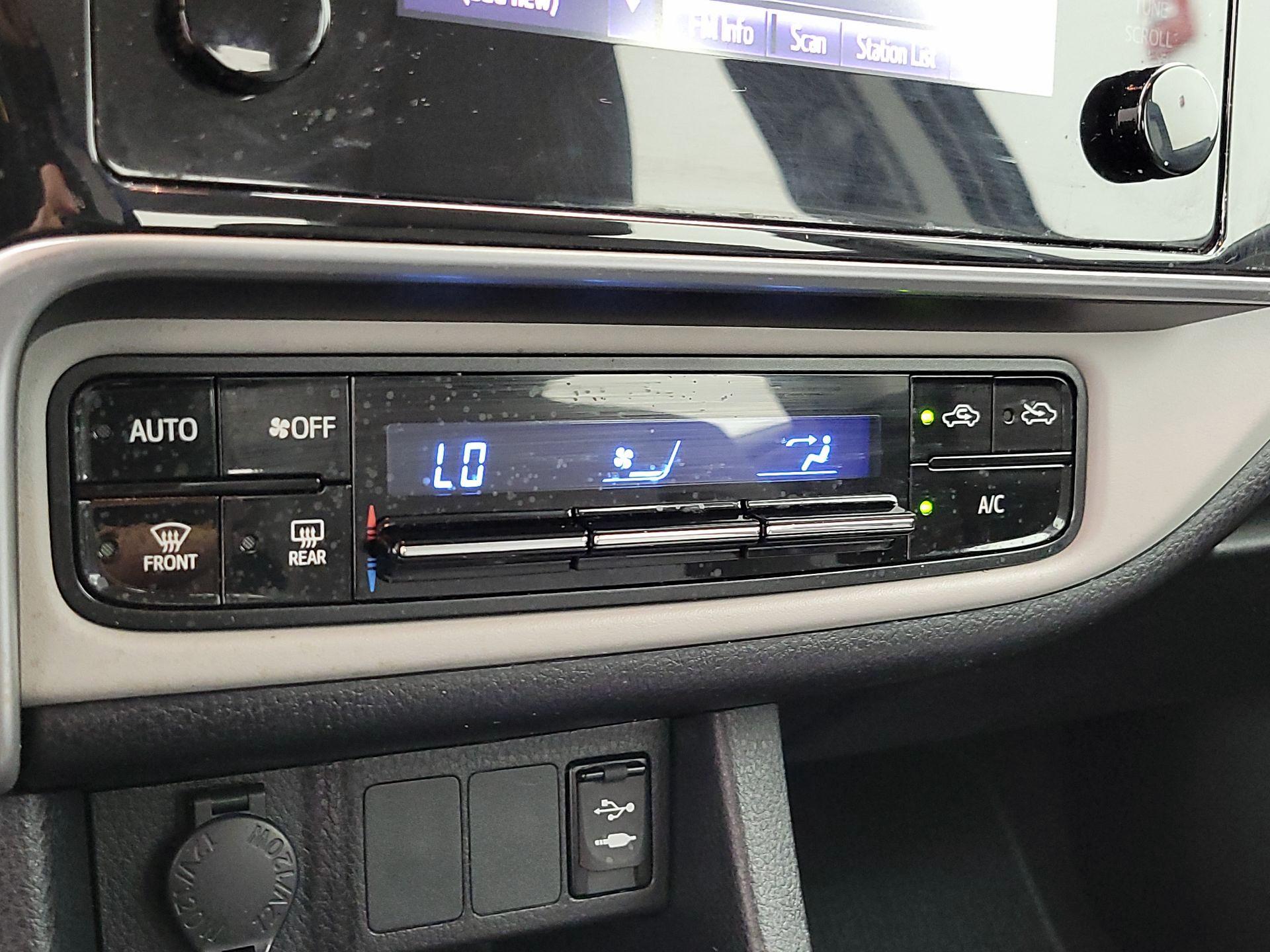 Thumbnail: 2019 Toyota Corolla - 16