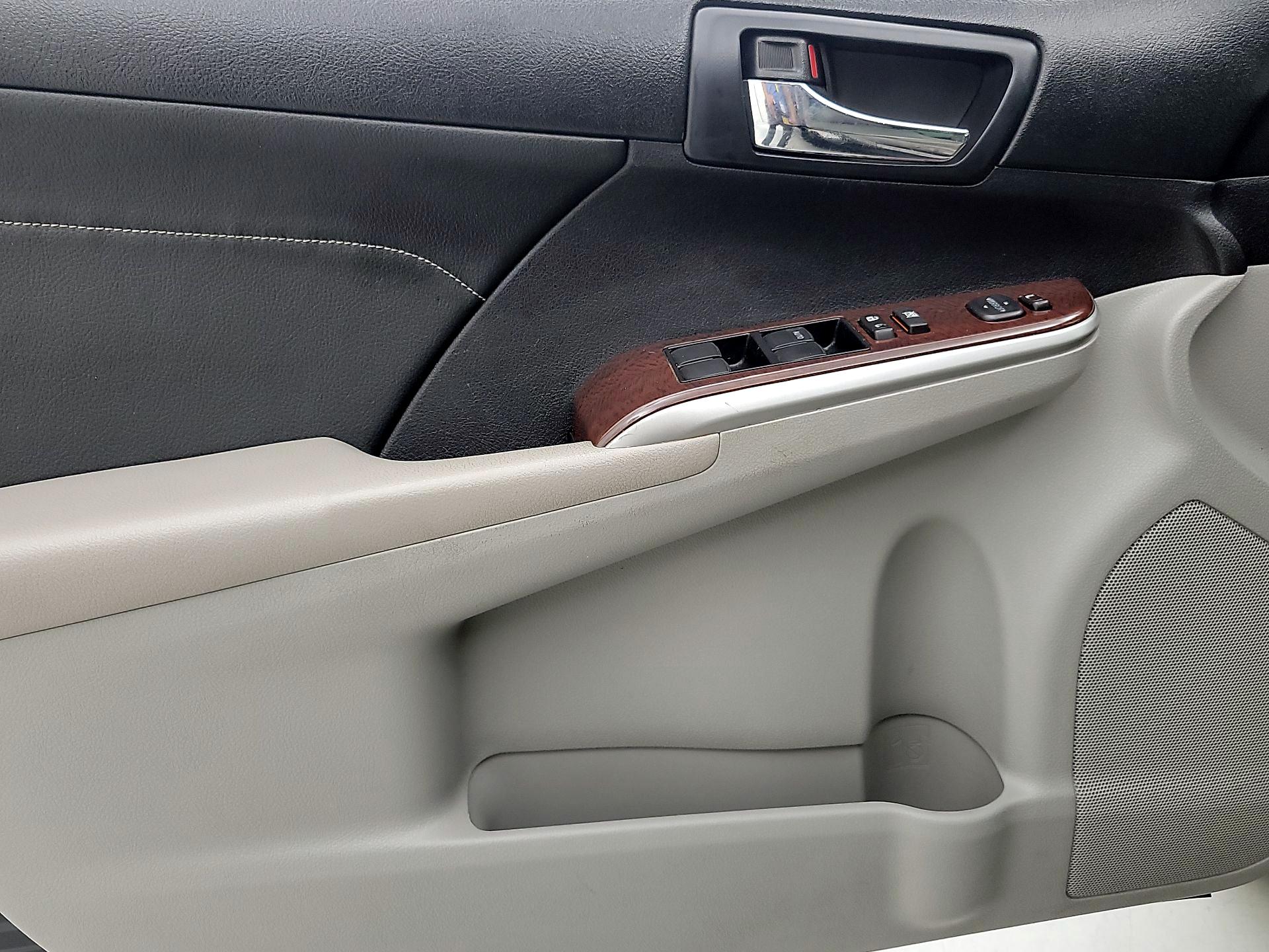 Thumbnail: 2014 Toyota Camry - 12