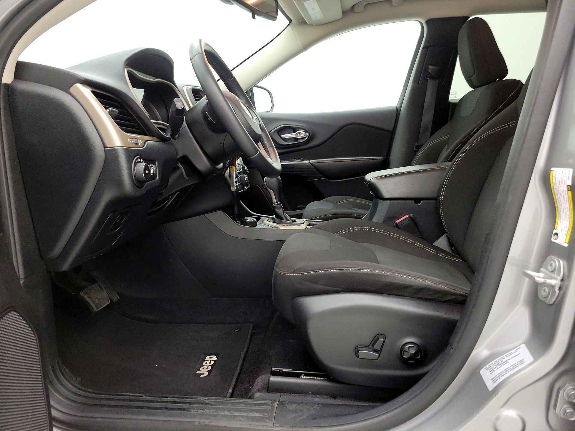 Thumbnail: 2016 Jeep Cherokee - 11