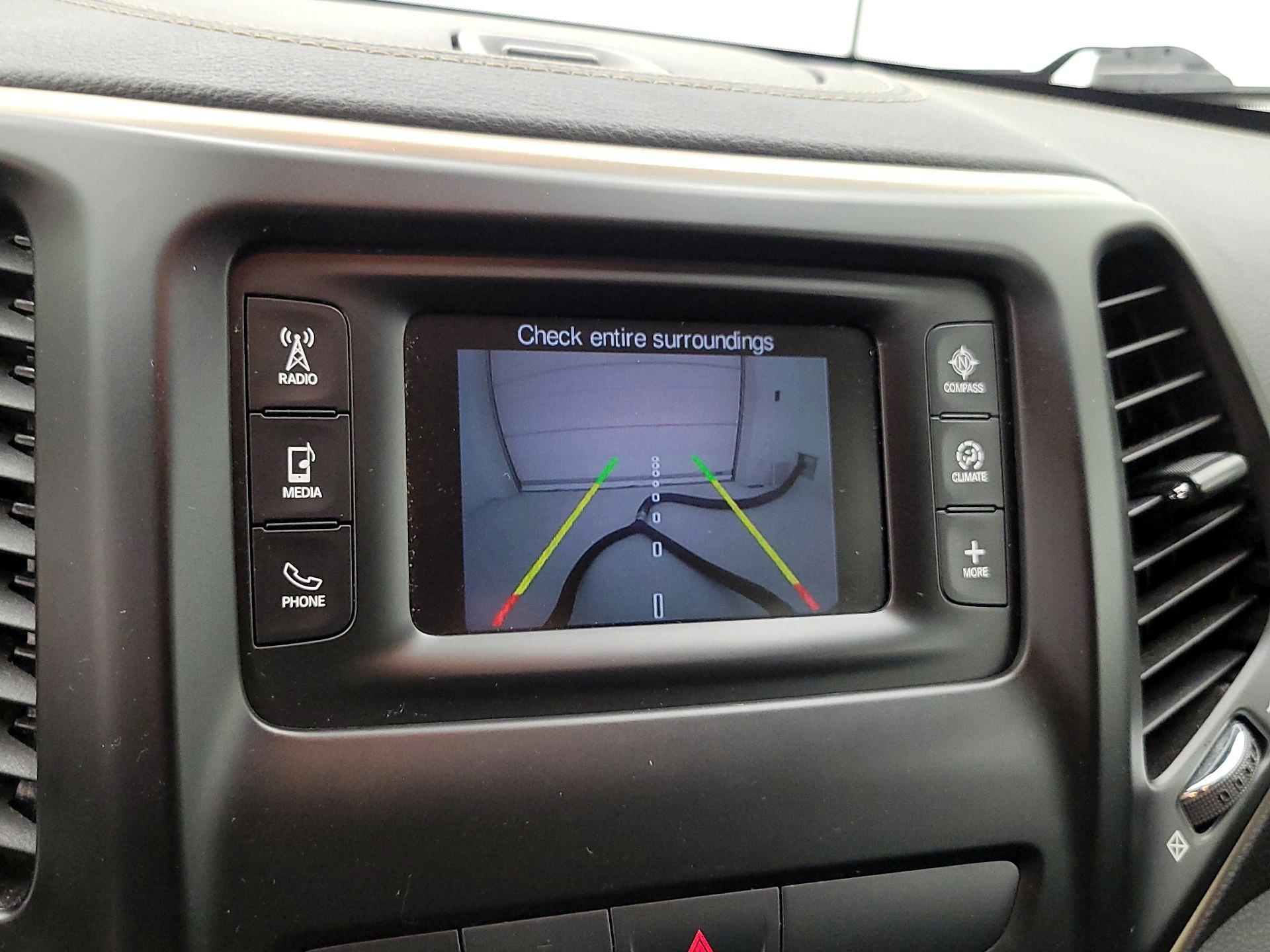 Thumbnail: 2016 Jeep Cherokee - 14