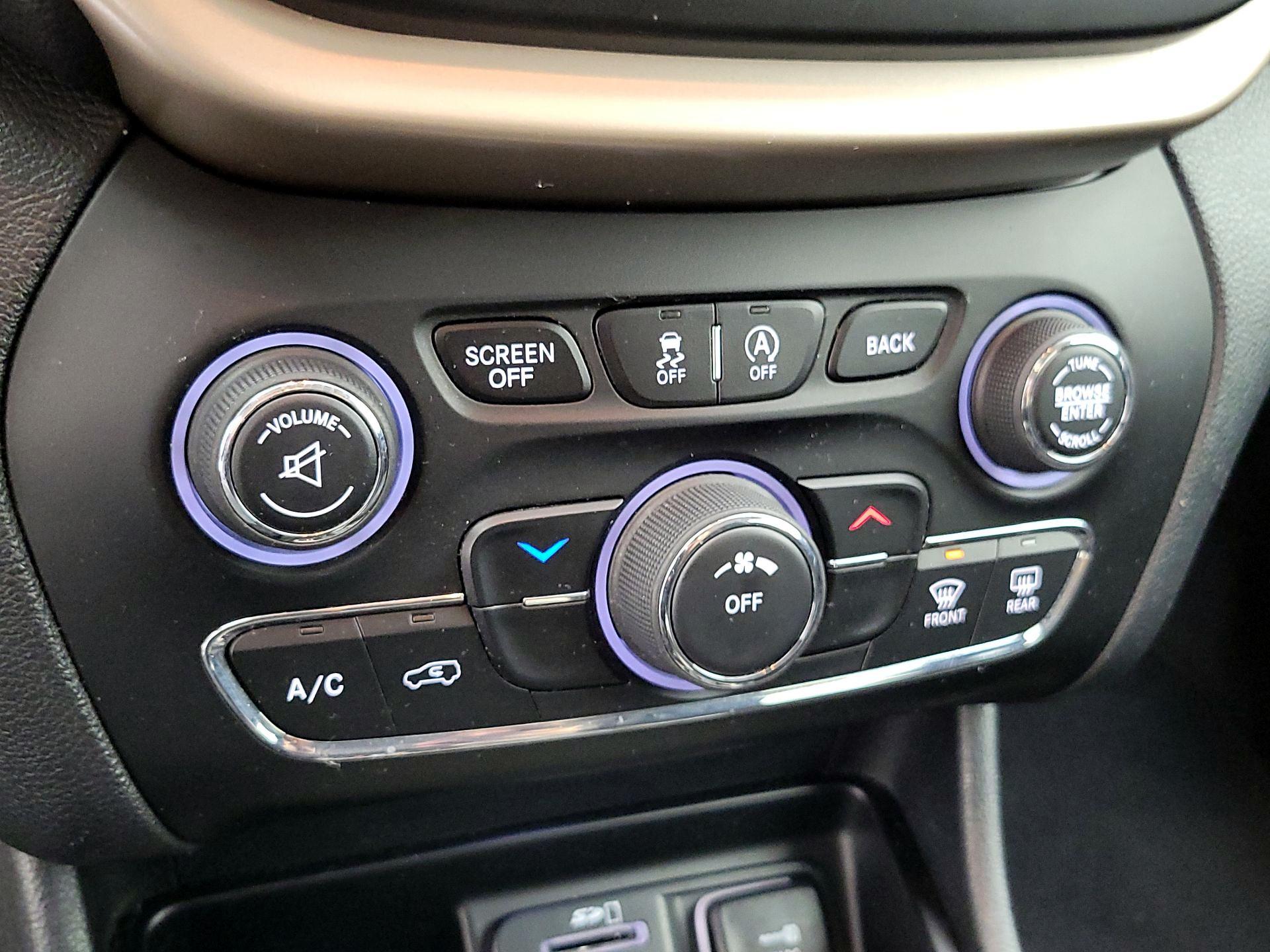 Thumbnail: 2016 Jeep Cherokee - 16