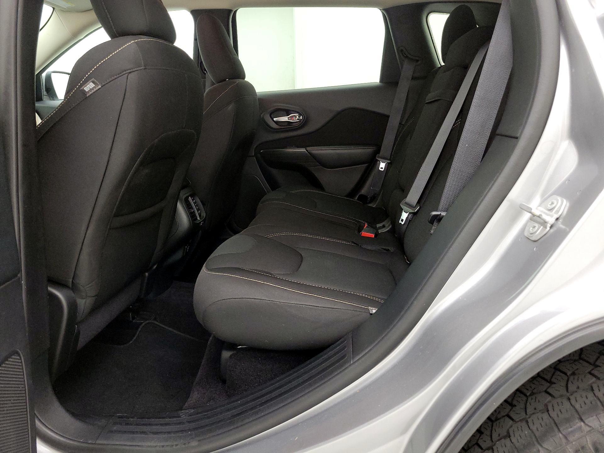 Thumbnail: 2016 Jeep Cherokee - 19