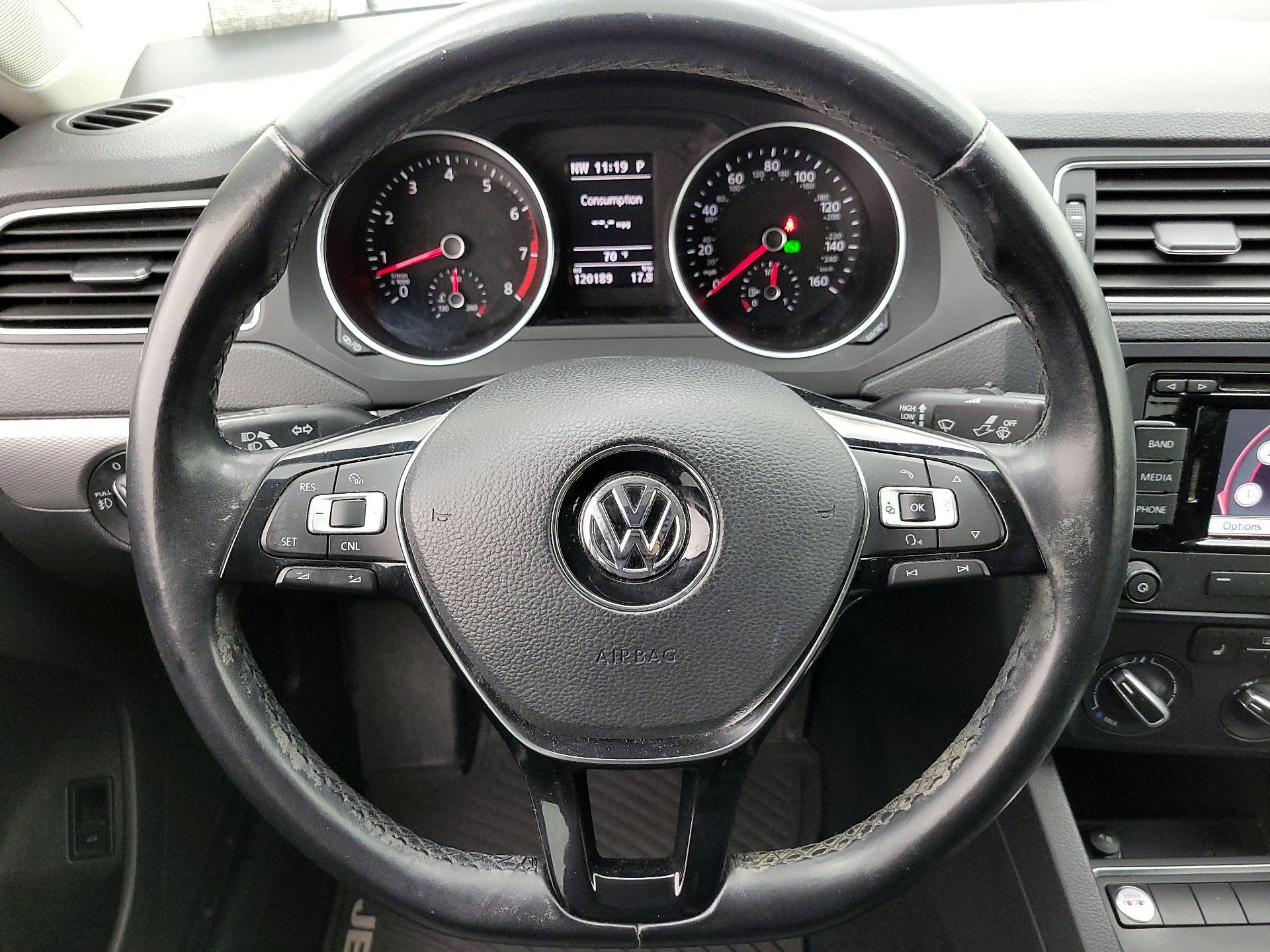 Thumbnail: 2015 Volkswagen Jetta - 10