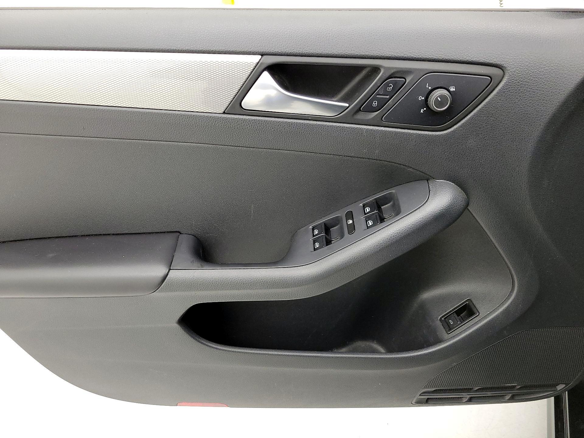 Thumbnail: 2015 Volkswagen Jetta - 12