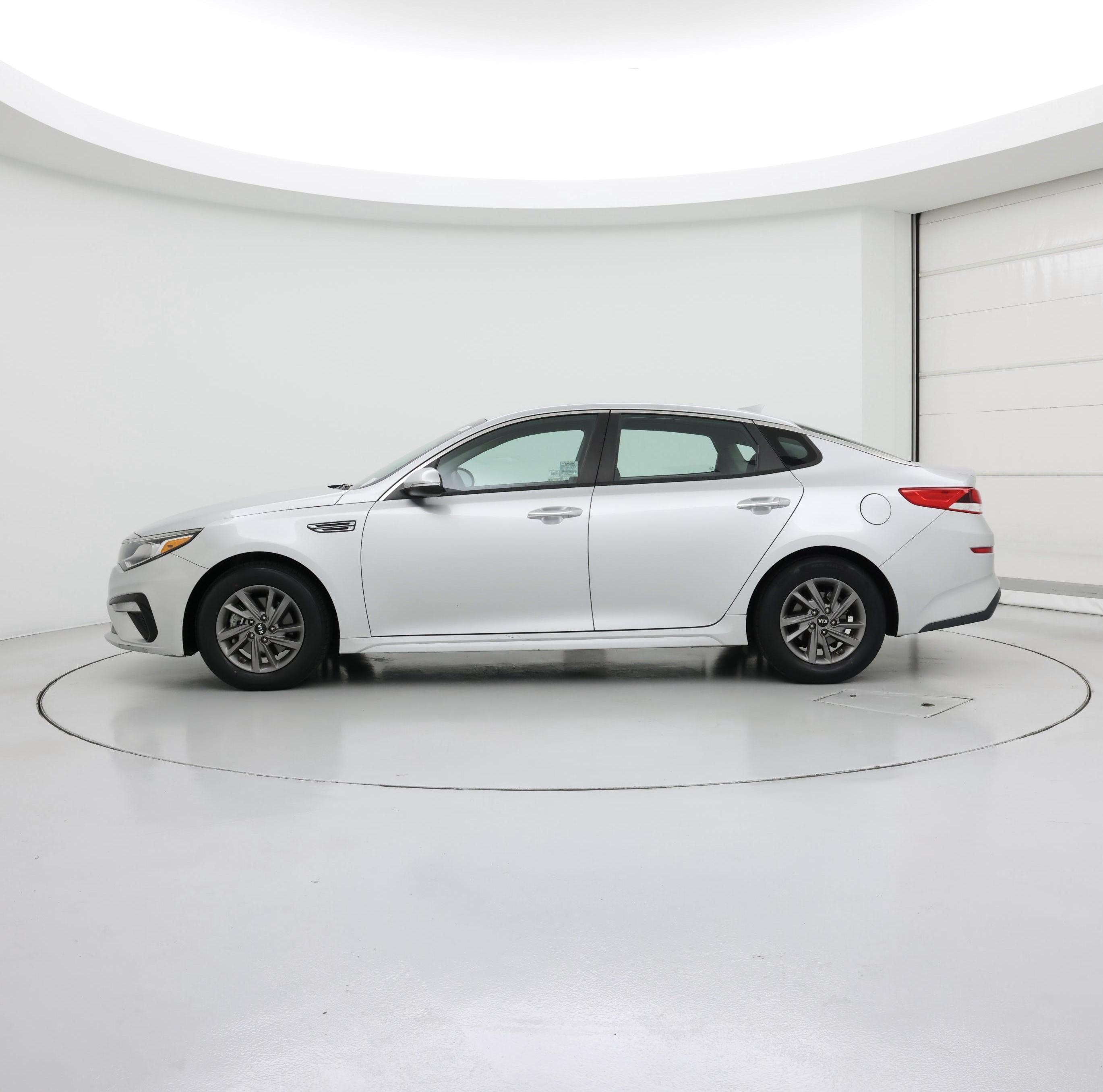 Thumbnail: 2020 Kia Optima - 3