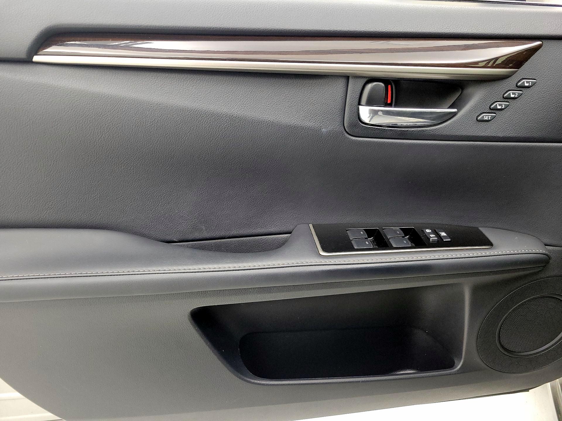 Thumbnail: 2018 Lexus ES - 12