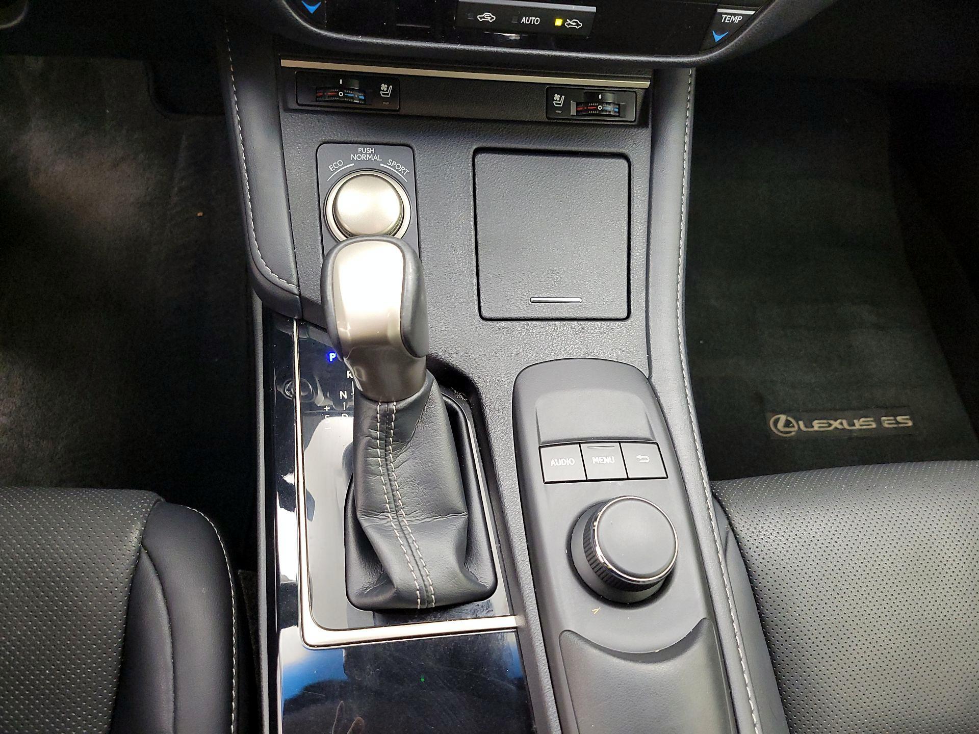 Thumbnail: 2018 Lexus ES - 17