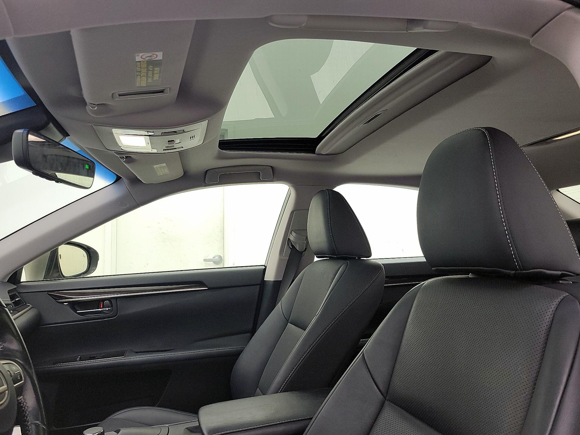 Thumbnail: 2018 Lexus ES - 19