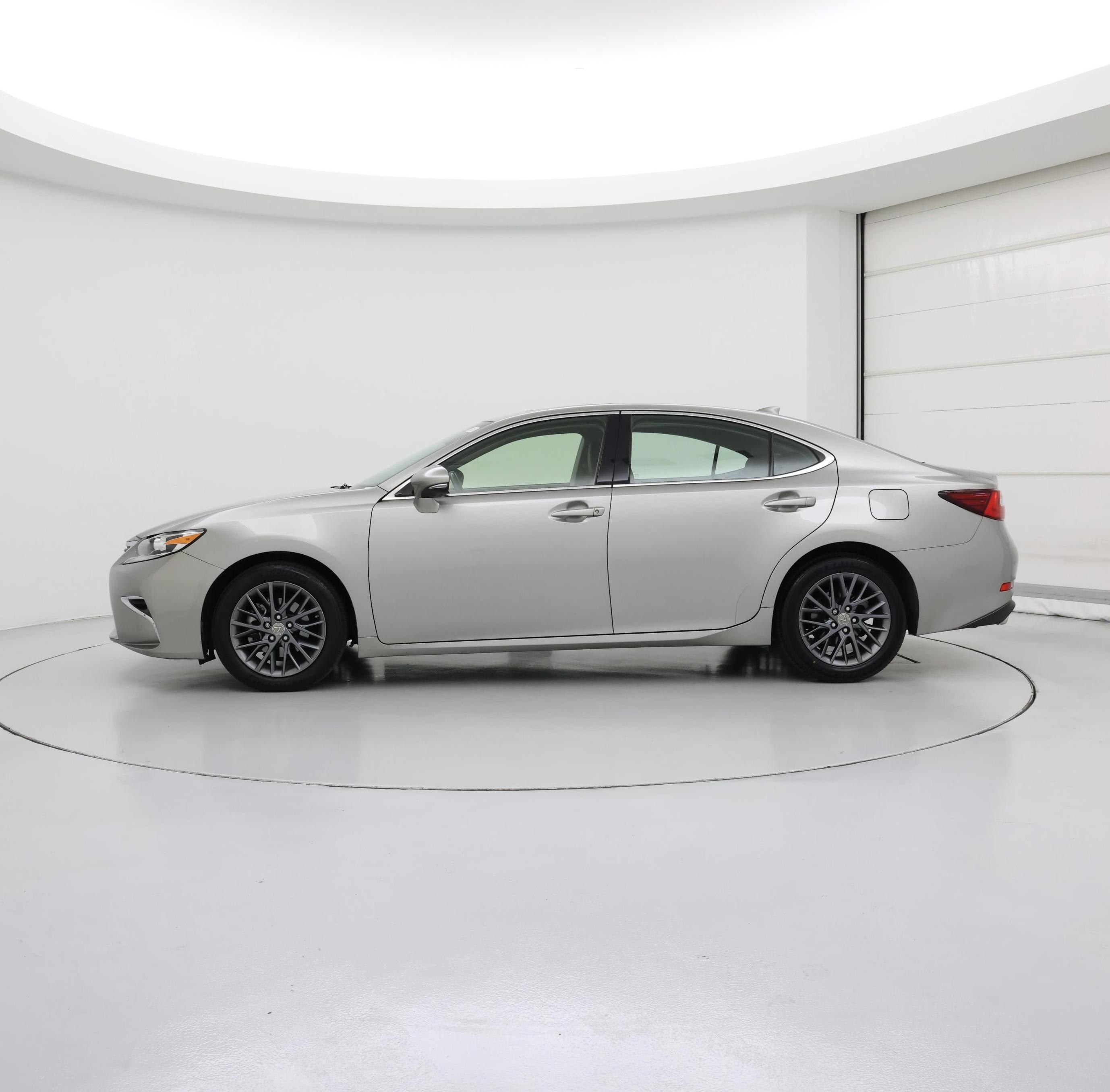 Thumbnail: 2018 Lexus ES - 3