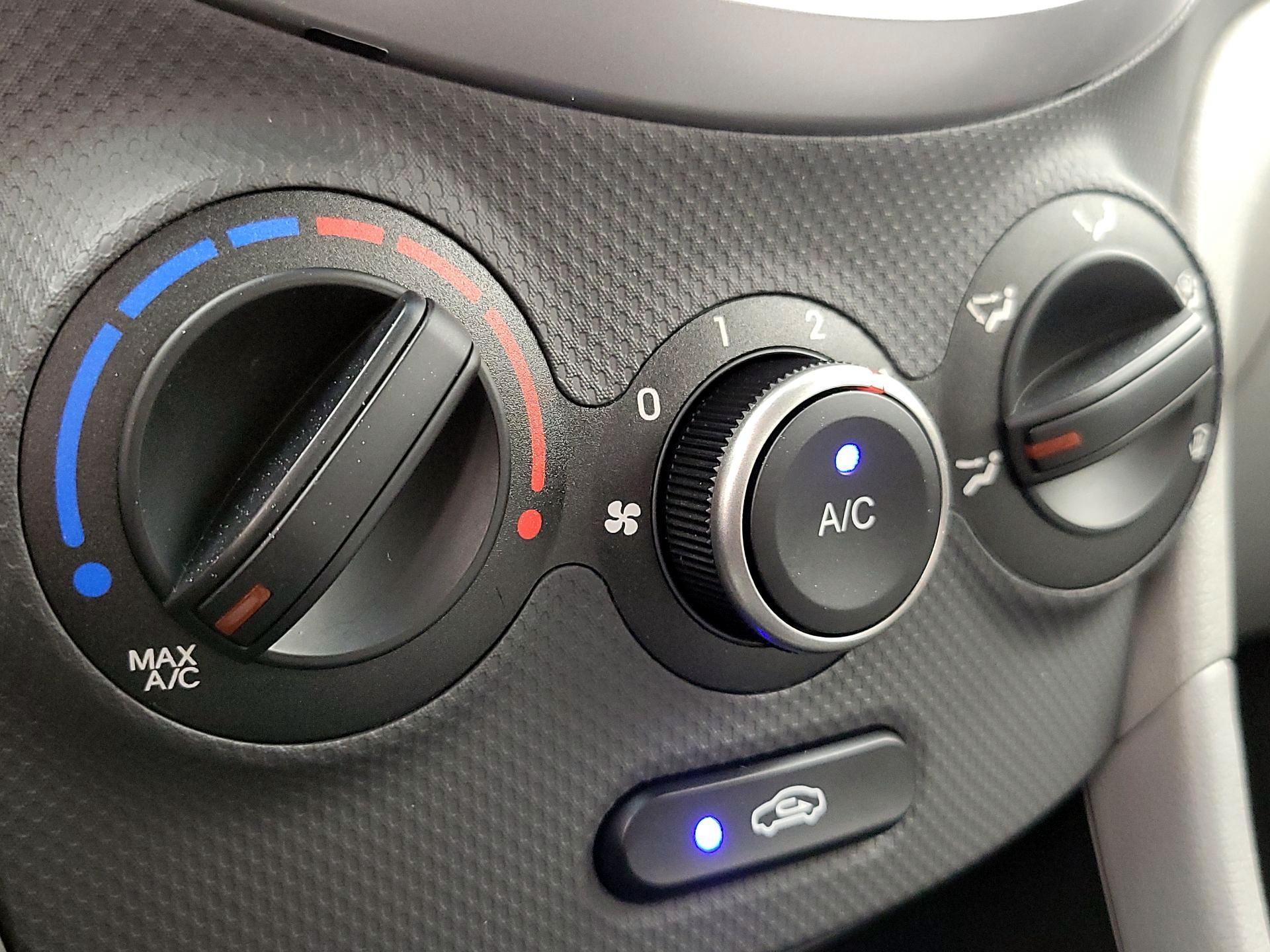 Thumbnail: 2017 Hyundai Accent - 15