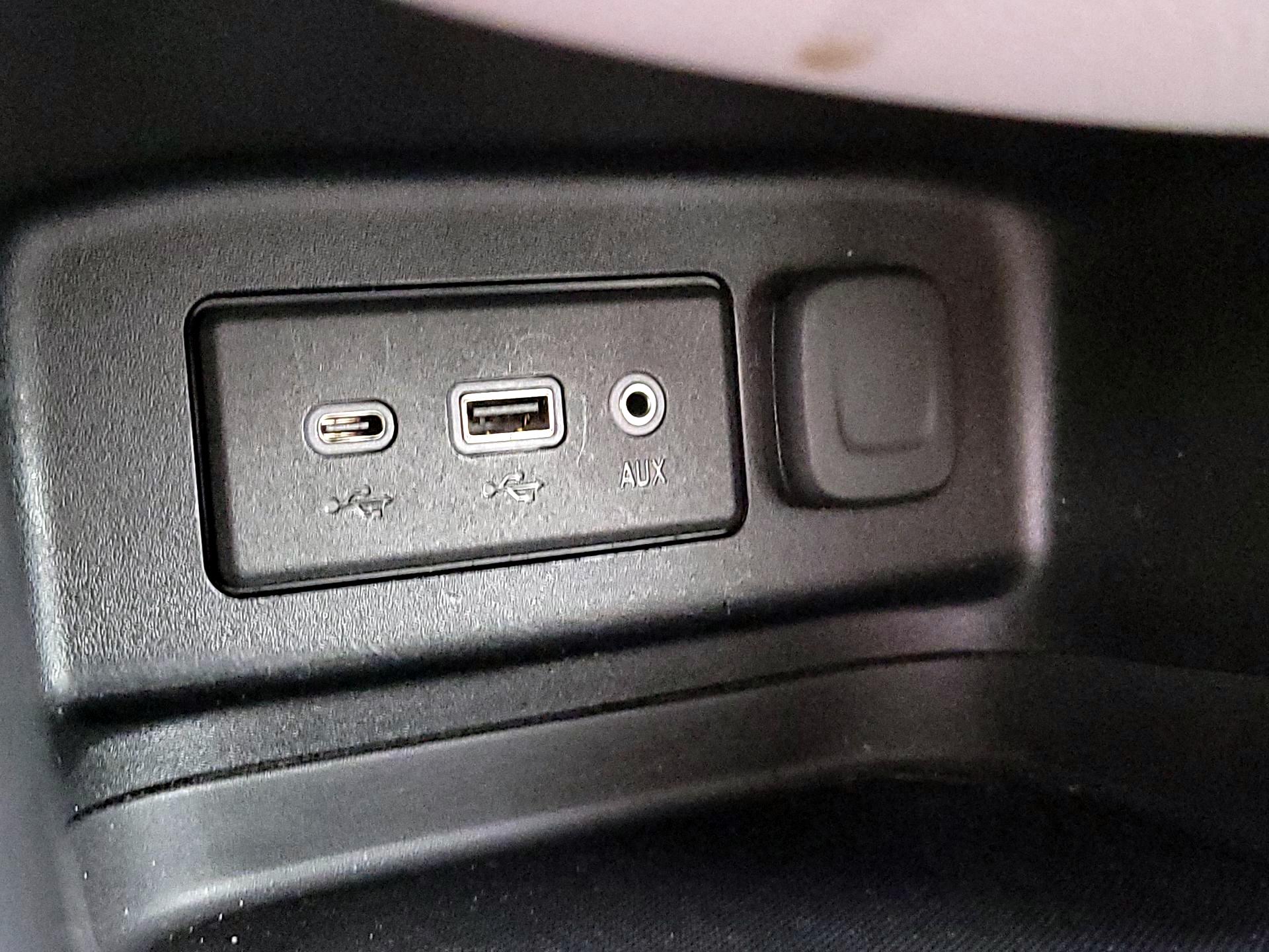 Thumbnail: 2020 Chevrolet Equinox - 18