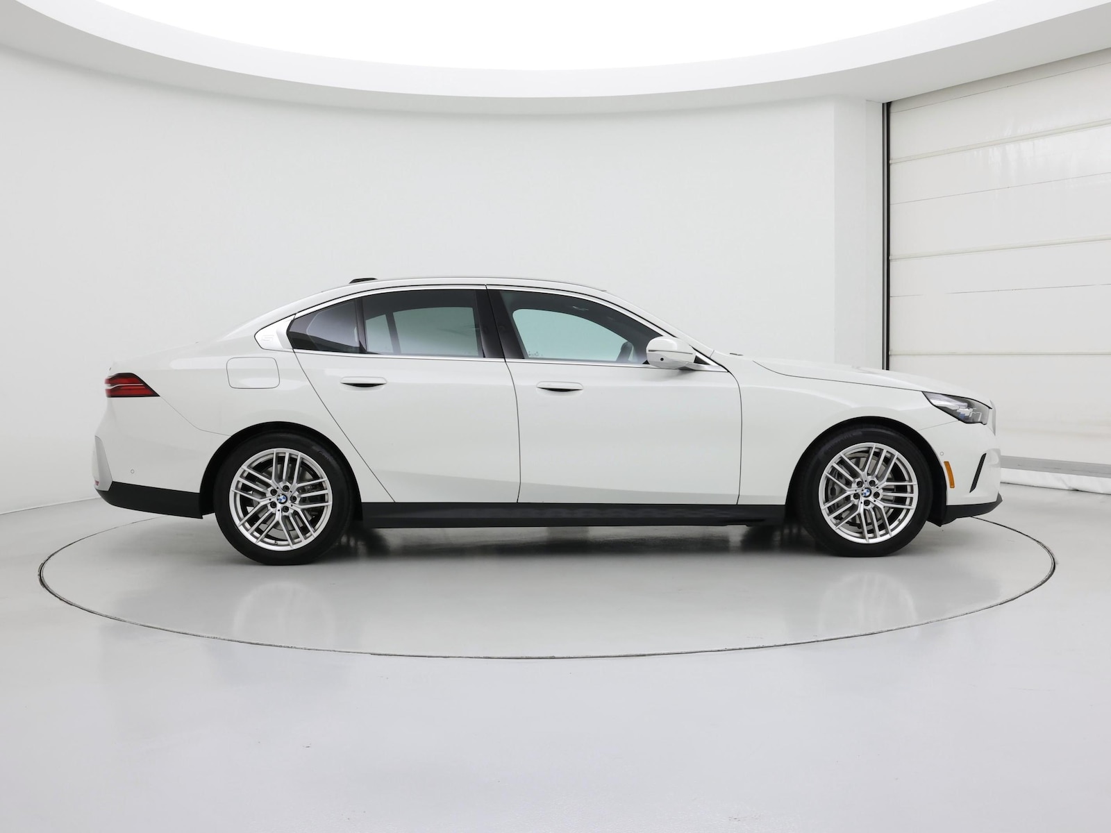 2024 BMW 5 Series 540i - Photo 8