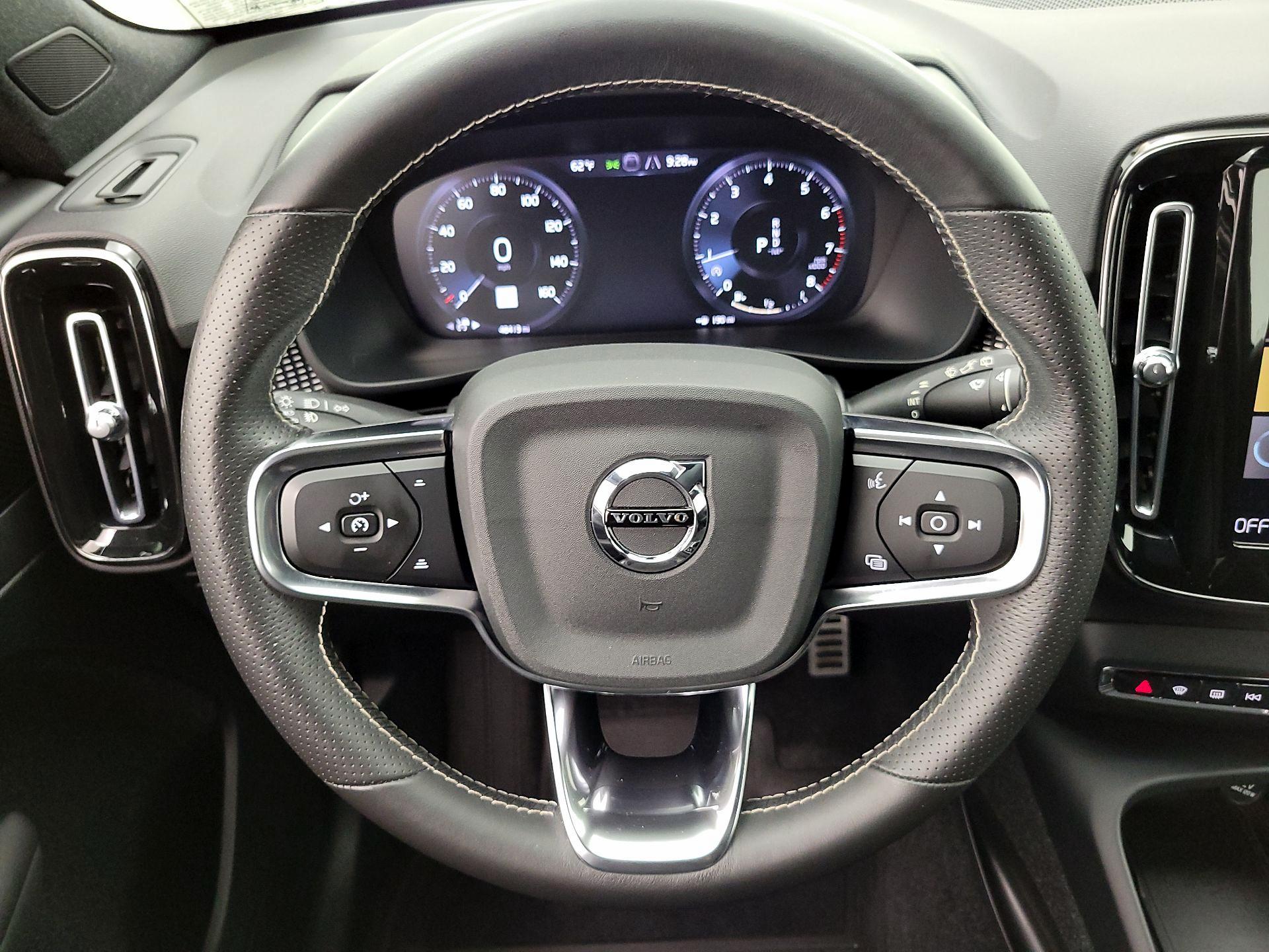 Thumbnail: 2021 Volvo XC40 - 10