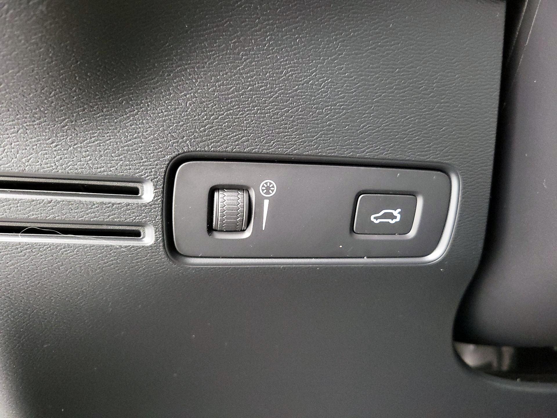 Thumbnail: 2021 Volvo XC40 - 13