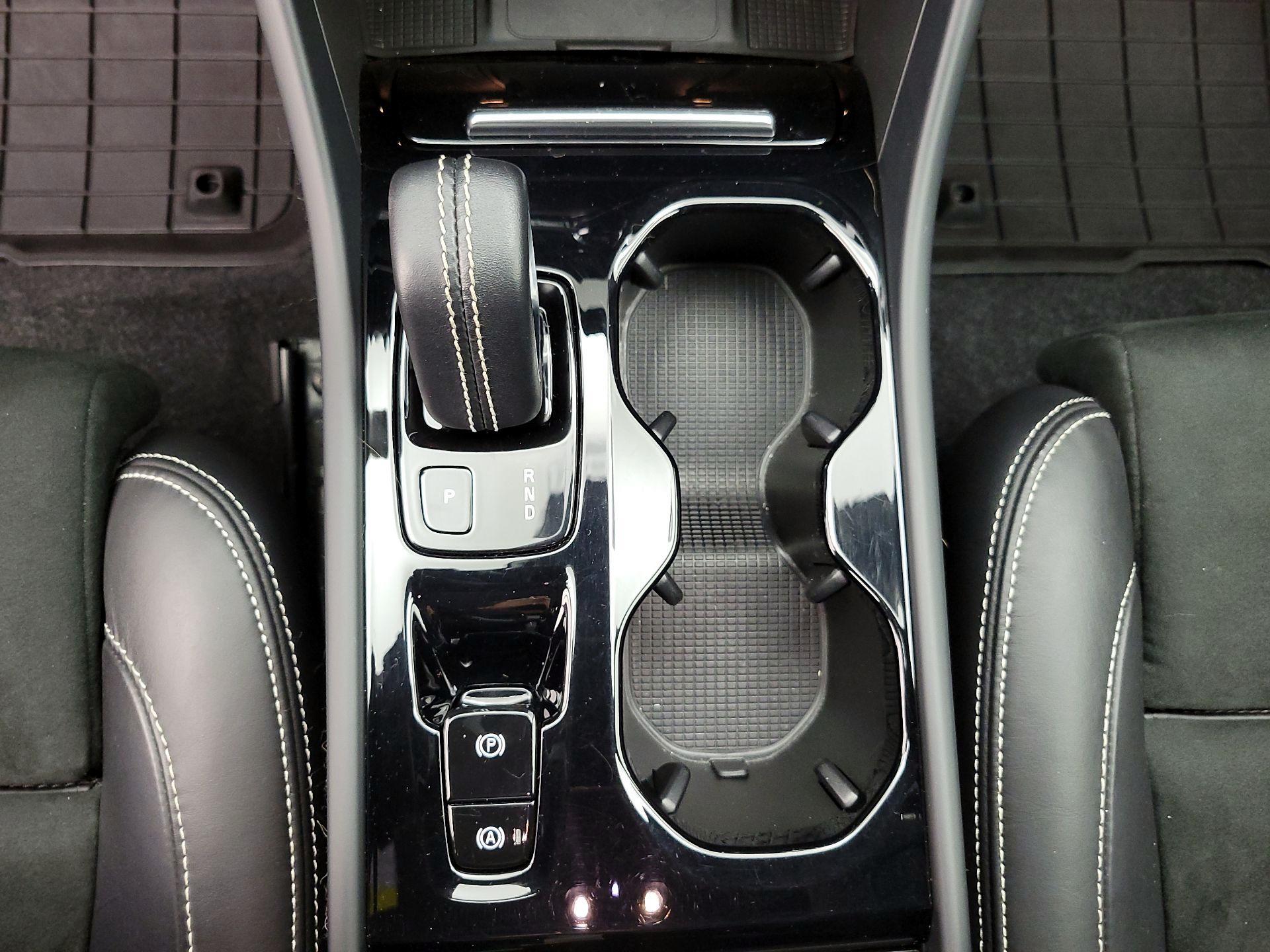 Thumbnail: 2021 Volvo XC40 - 17