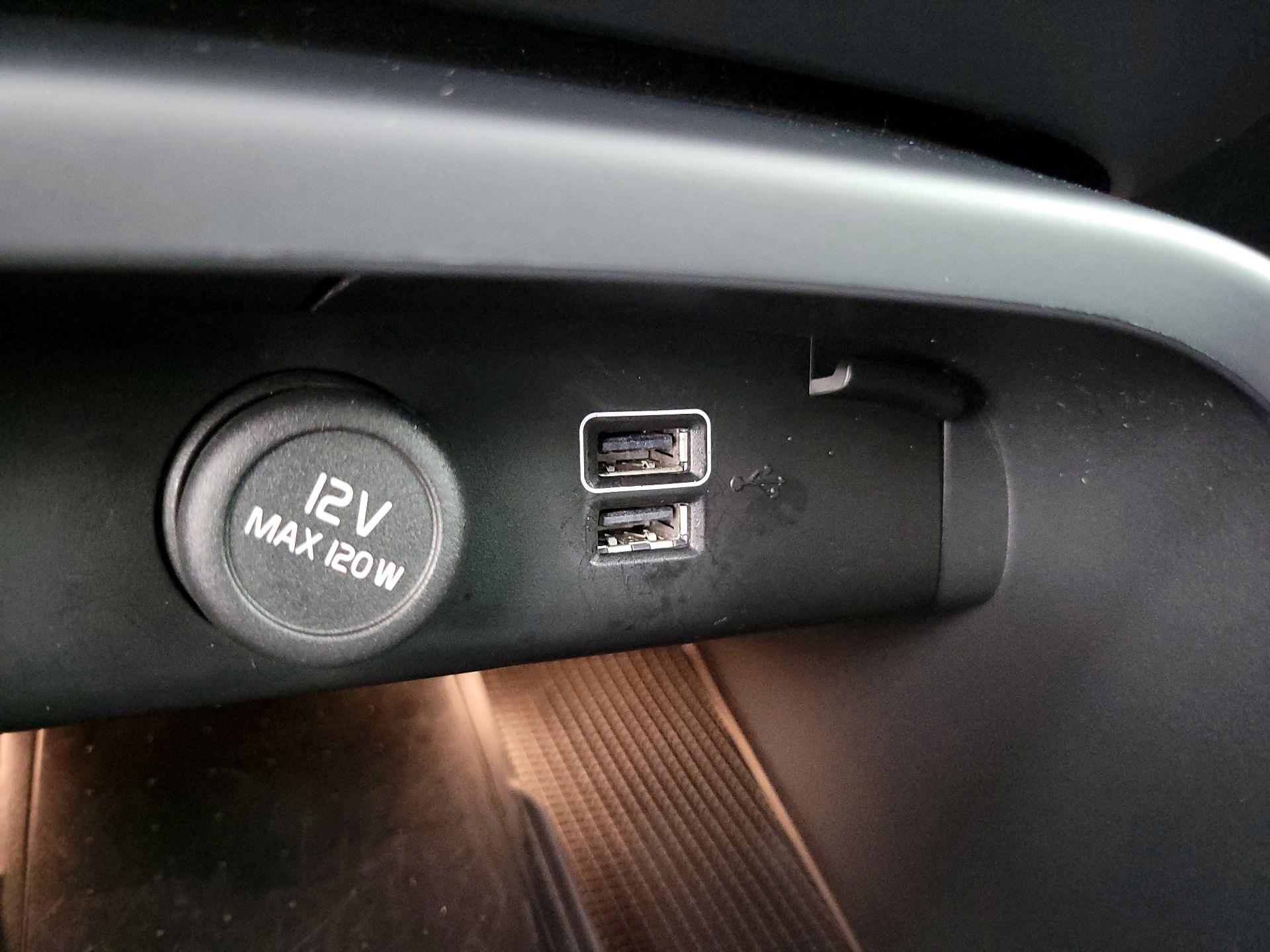 Thumbnail: 2021 Volvo XC40 - 18