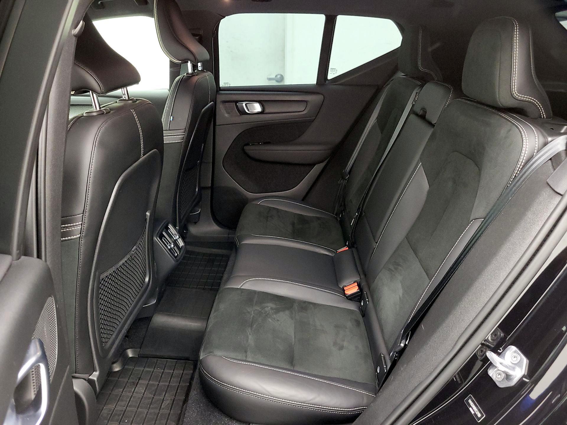 Thumbnail: 2021 Volvo XC40 - 20