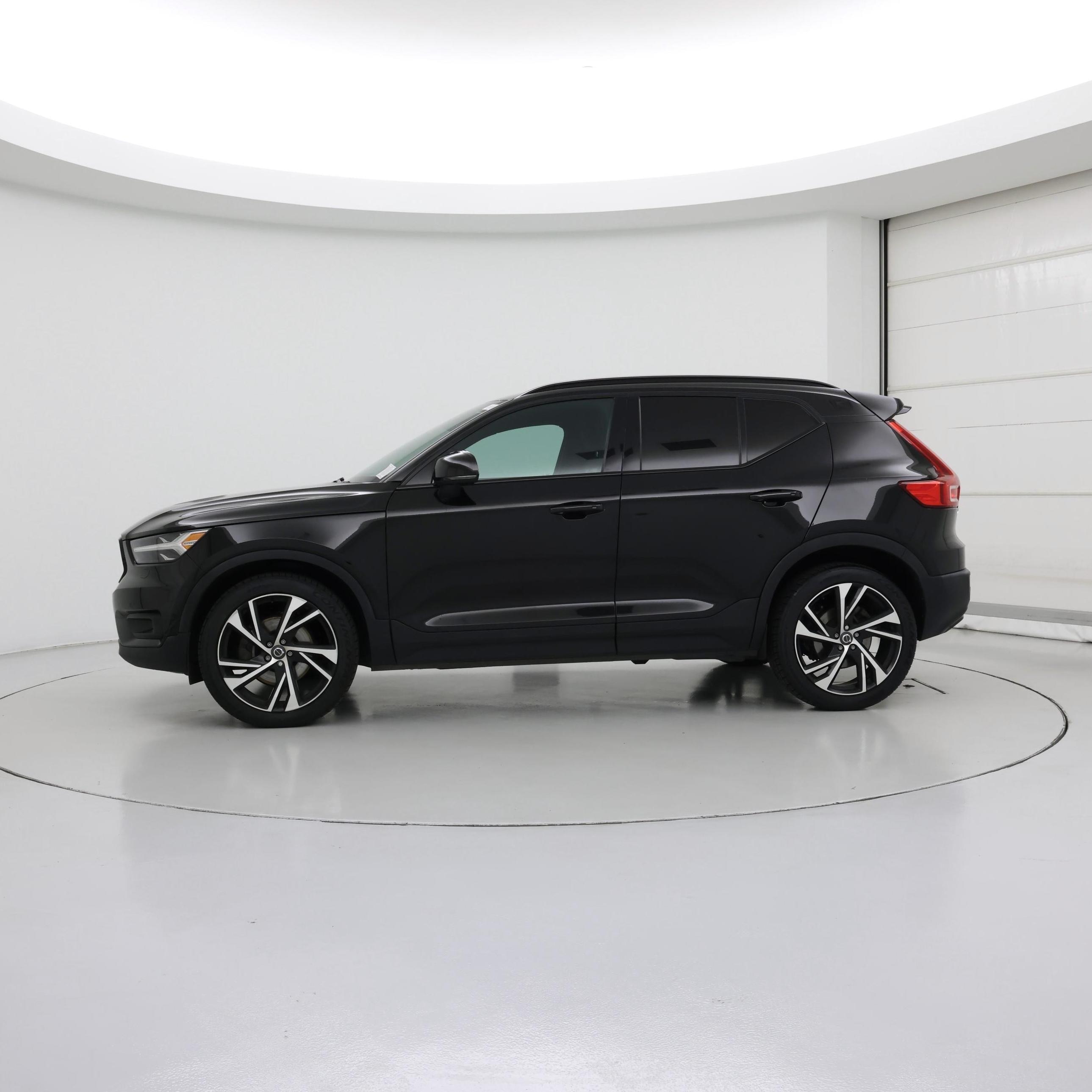 Thumbnail: 2021 Volvo XC40 - 3
