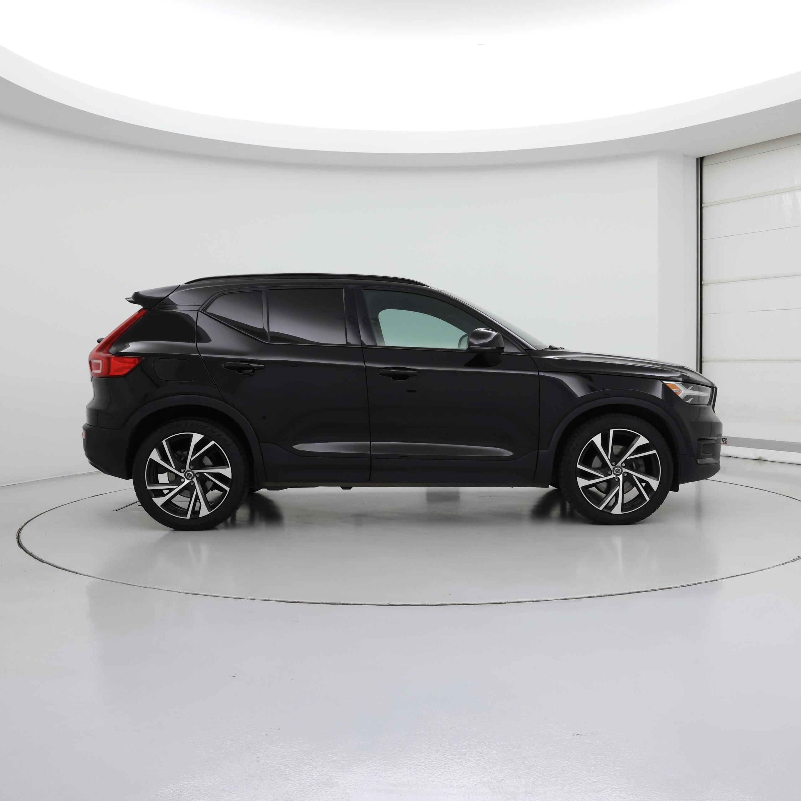 Thumbnail: 2021 Volvo XC40 - 7