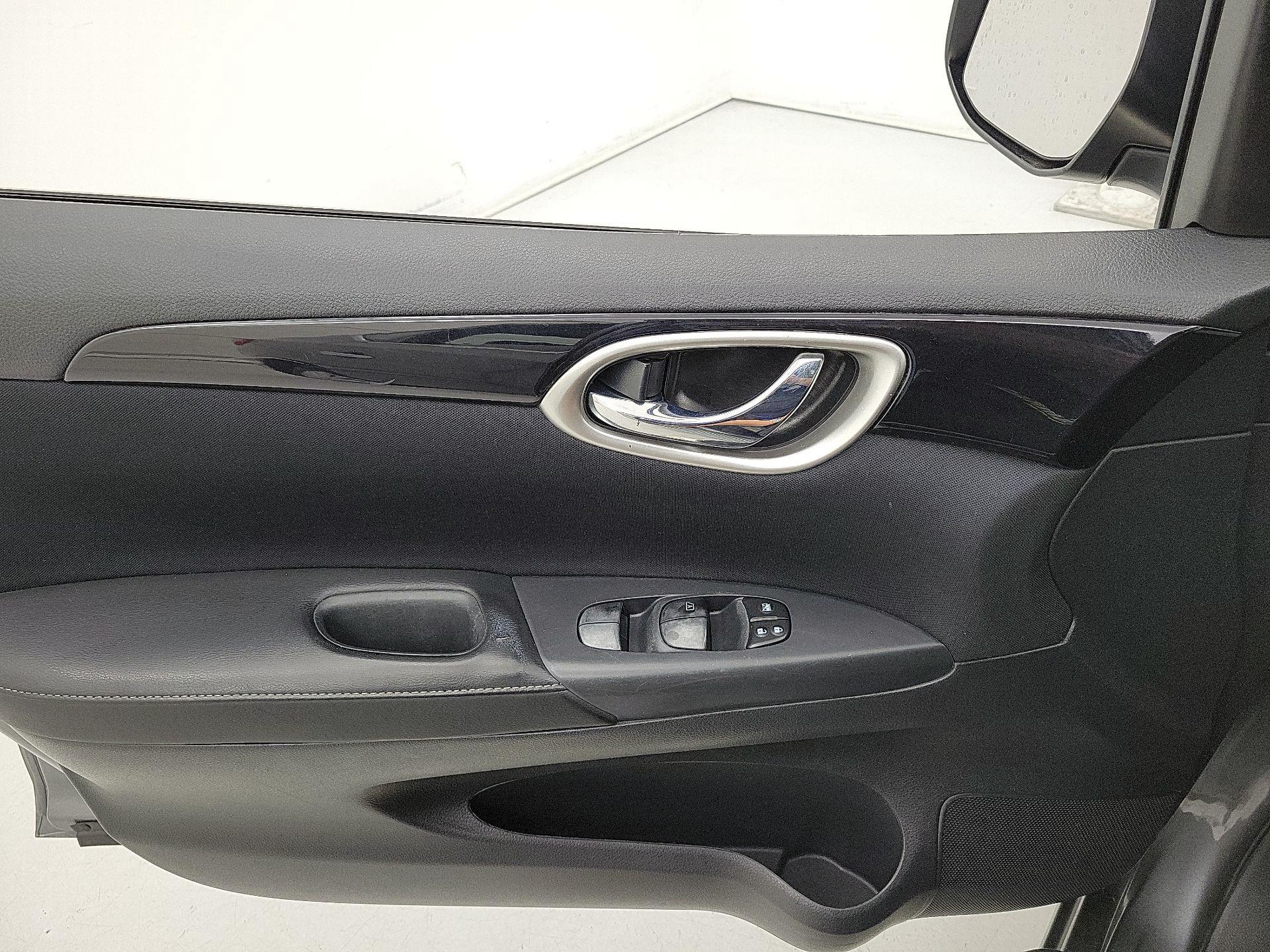 Thumbnail: 2016 Nissan Sentra - 12