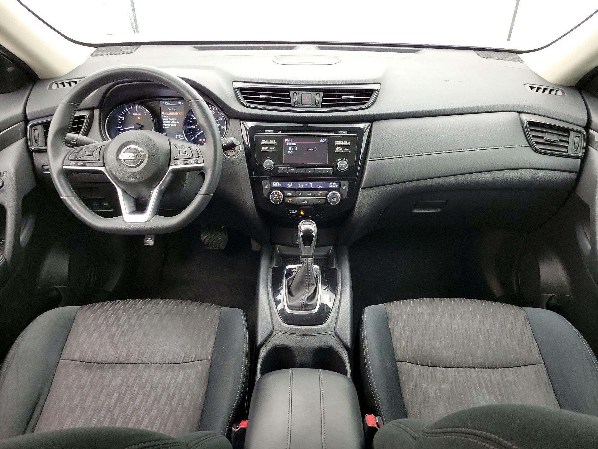 Thumbnail: 2017 Nissan Rogue - 9