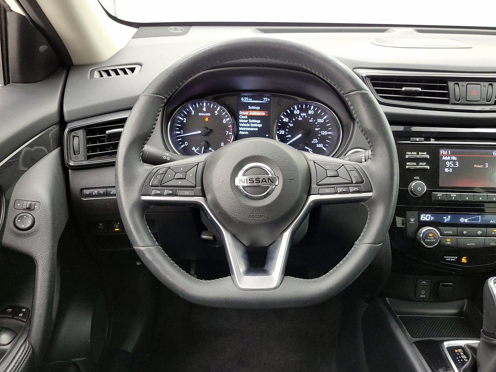Thumbnail: 2017 Nissan Rogue - 10