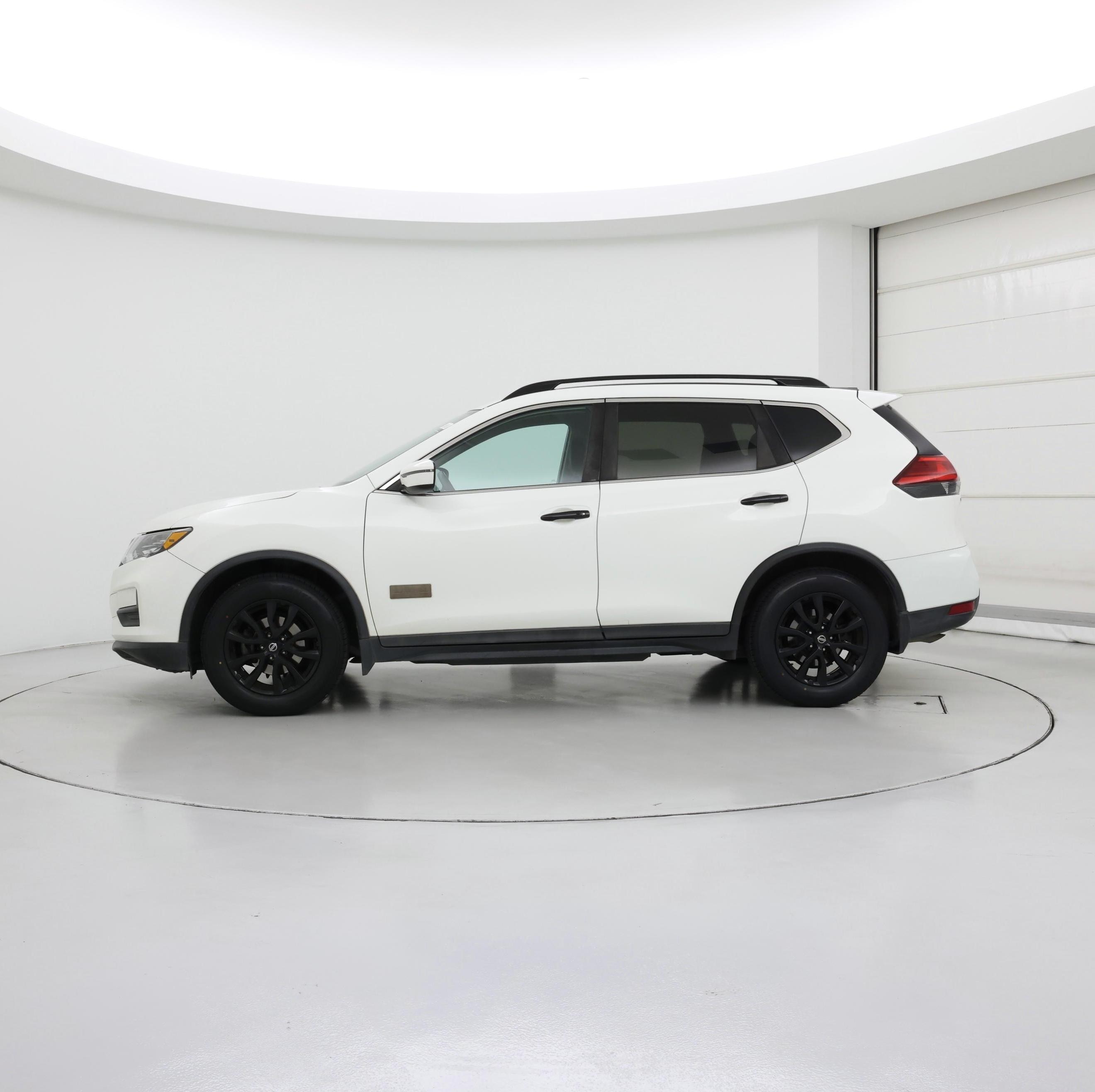 Thumbnail: 2017 Nissan Rogue - 3