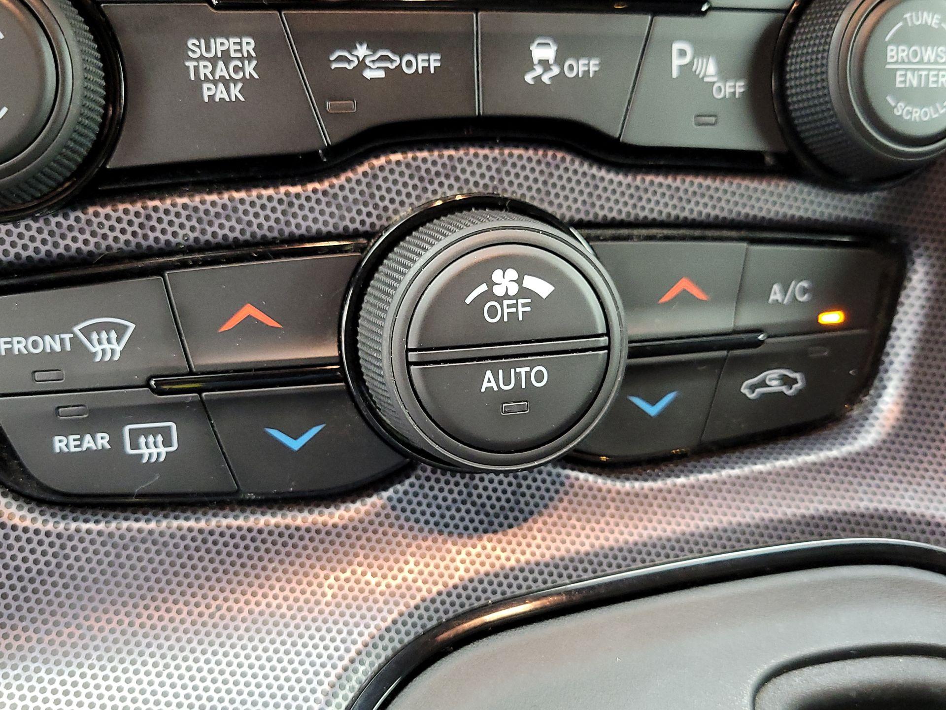 Thumbnail: 2016 Dodge Challenger - 17