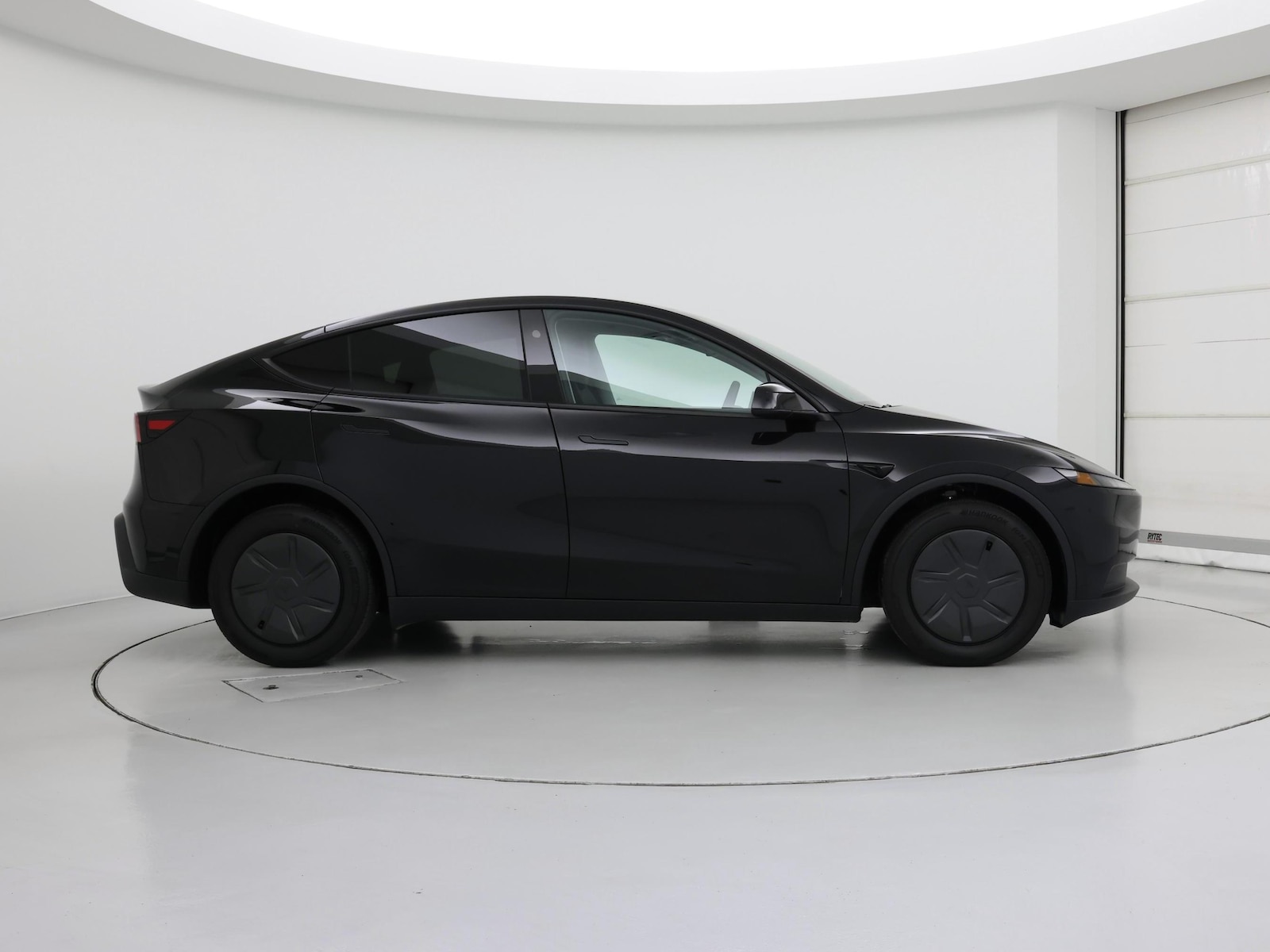 2026 Tesla Model Y Long Range - Photo 8