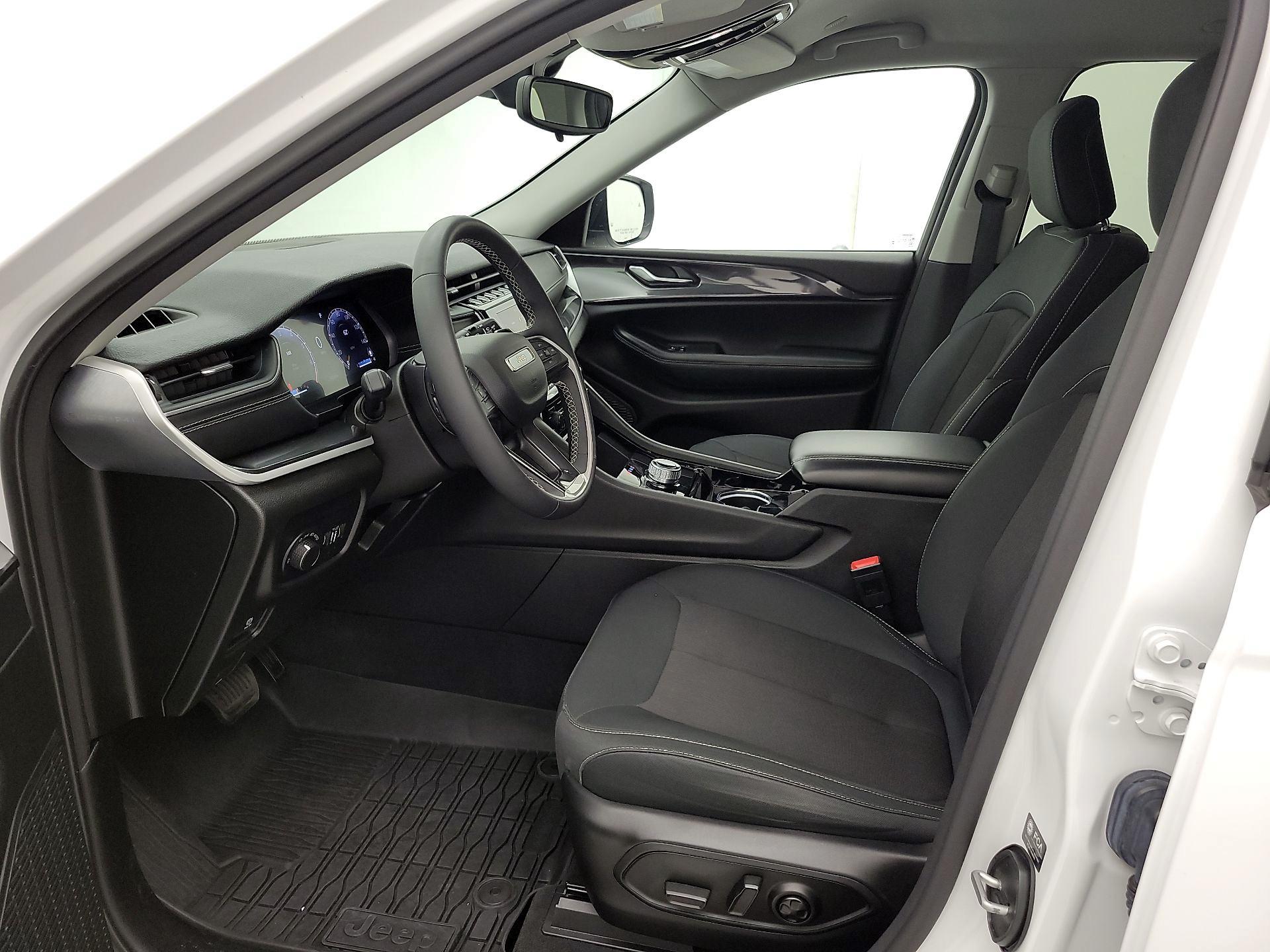 Thumbnail: 2023 Jeep Grand Cherokee - 11