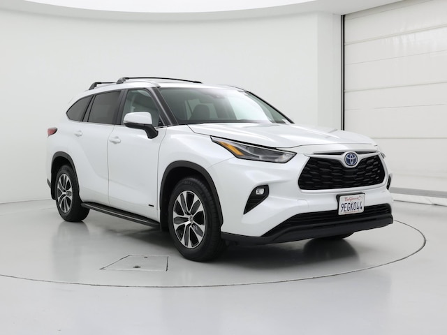 White 2023 Toyota Highlander Hybrid XLE AWD SUV / Crossover All-Wheel Drive Automatic