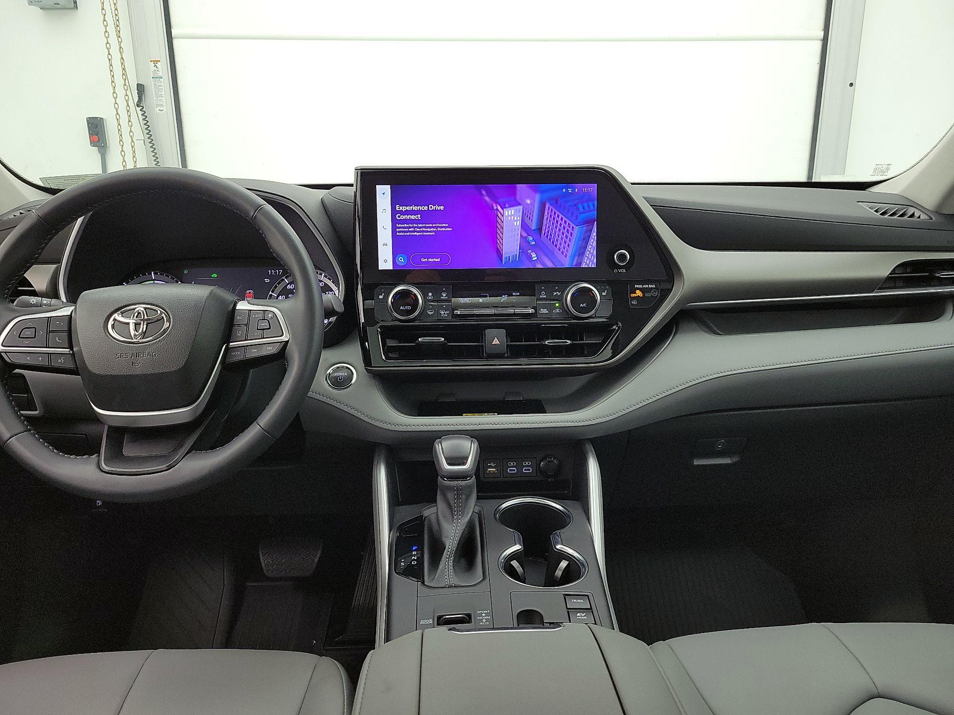 Thumbnail: 2023 Toyota Highlander - 9