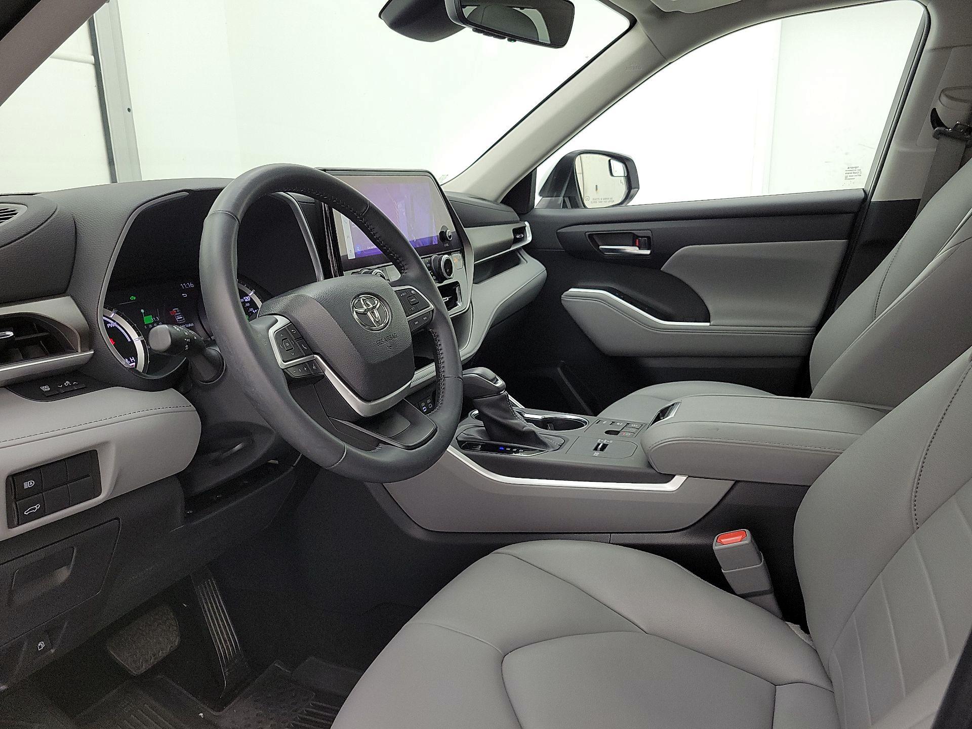 Thumbnail: 2023 Toyota Highlander - 11