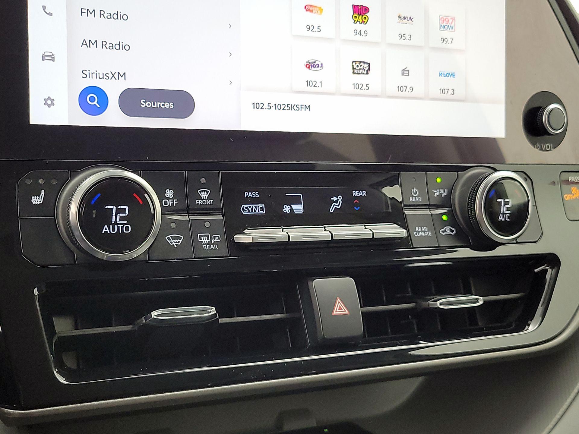 Thumbnail: 2023 Toyota Highlander - 16