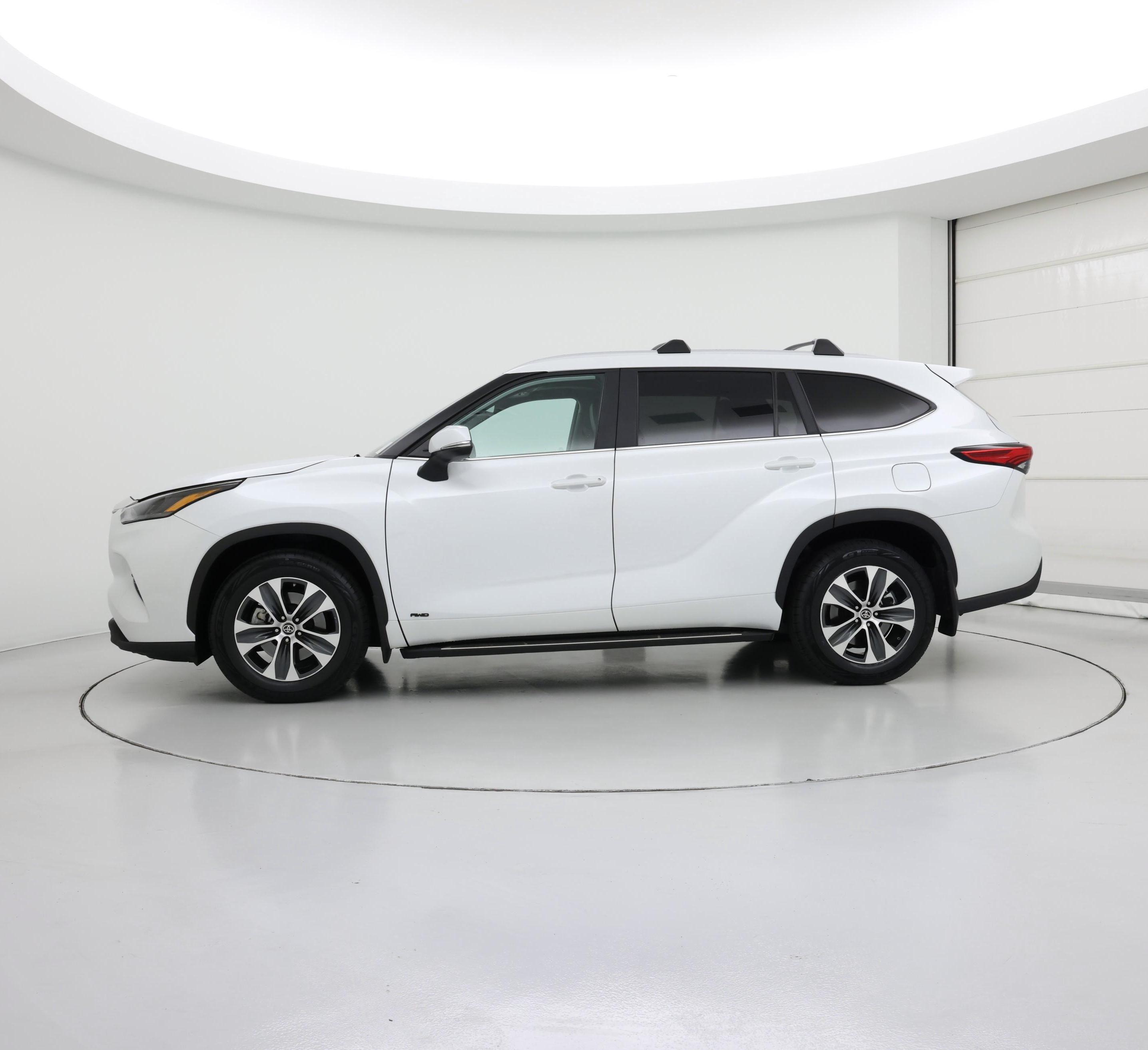 Thumbnail: 2023 Toyota Highlander - 3