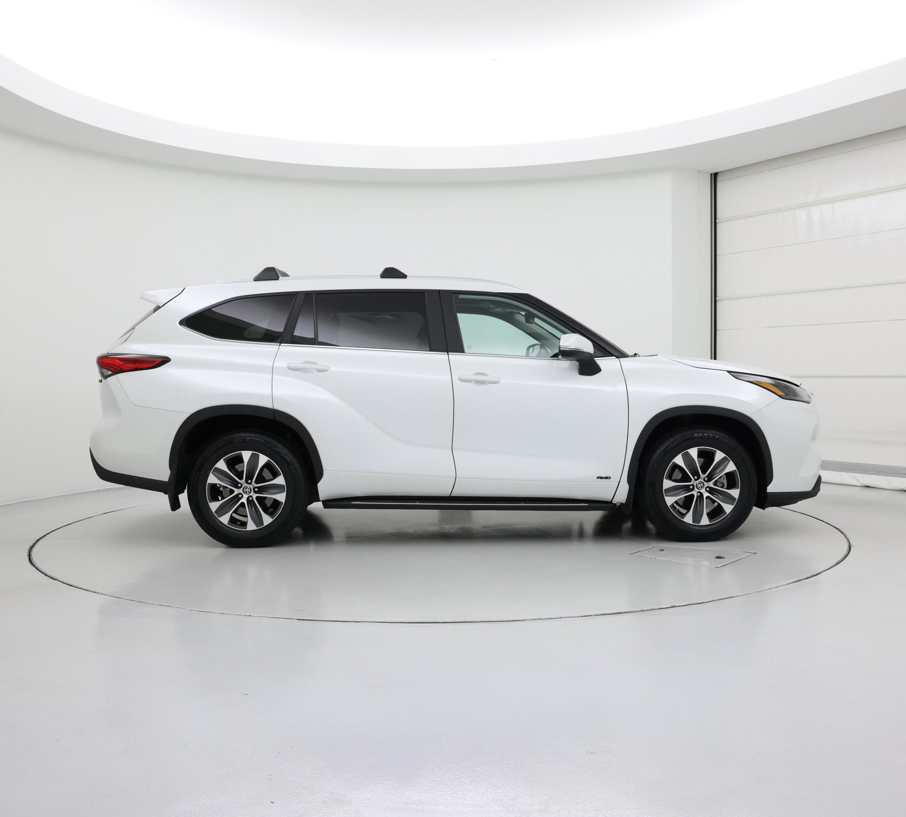 Thumbnail: 2023 Toyota Highlander - 7