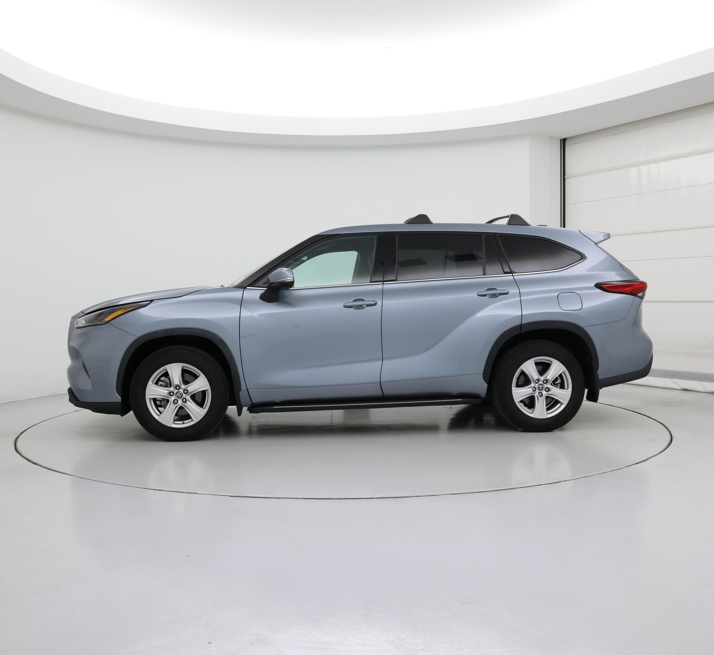 Thumbnail: 2022 Toyota Highlander - 3