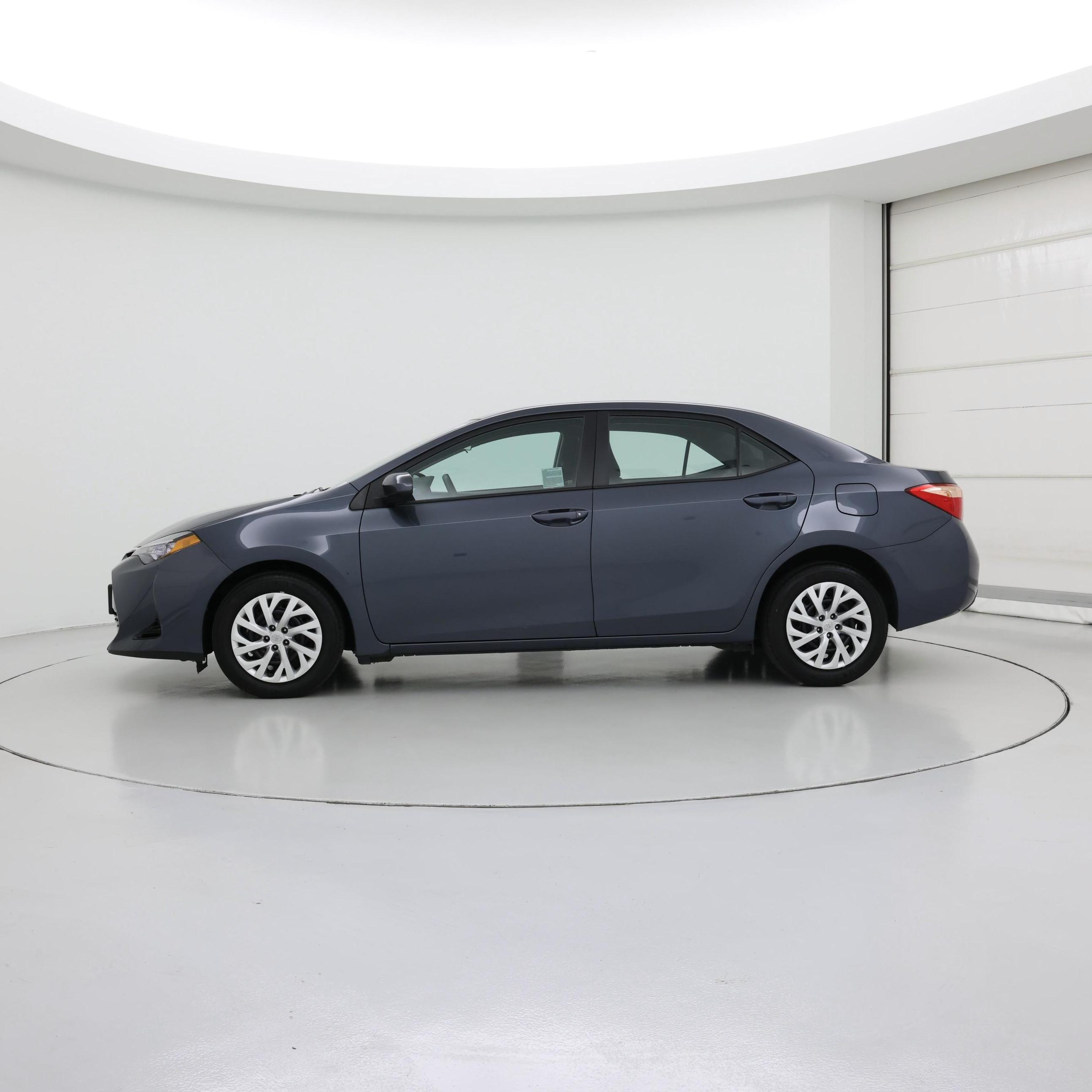 Thumbnail: 2017 Toyota Corolla - 3