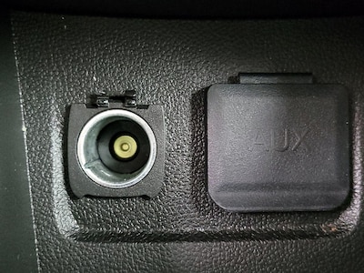 USB/AUX Ports