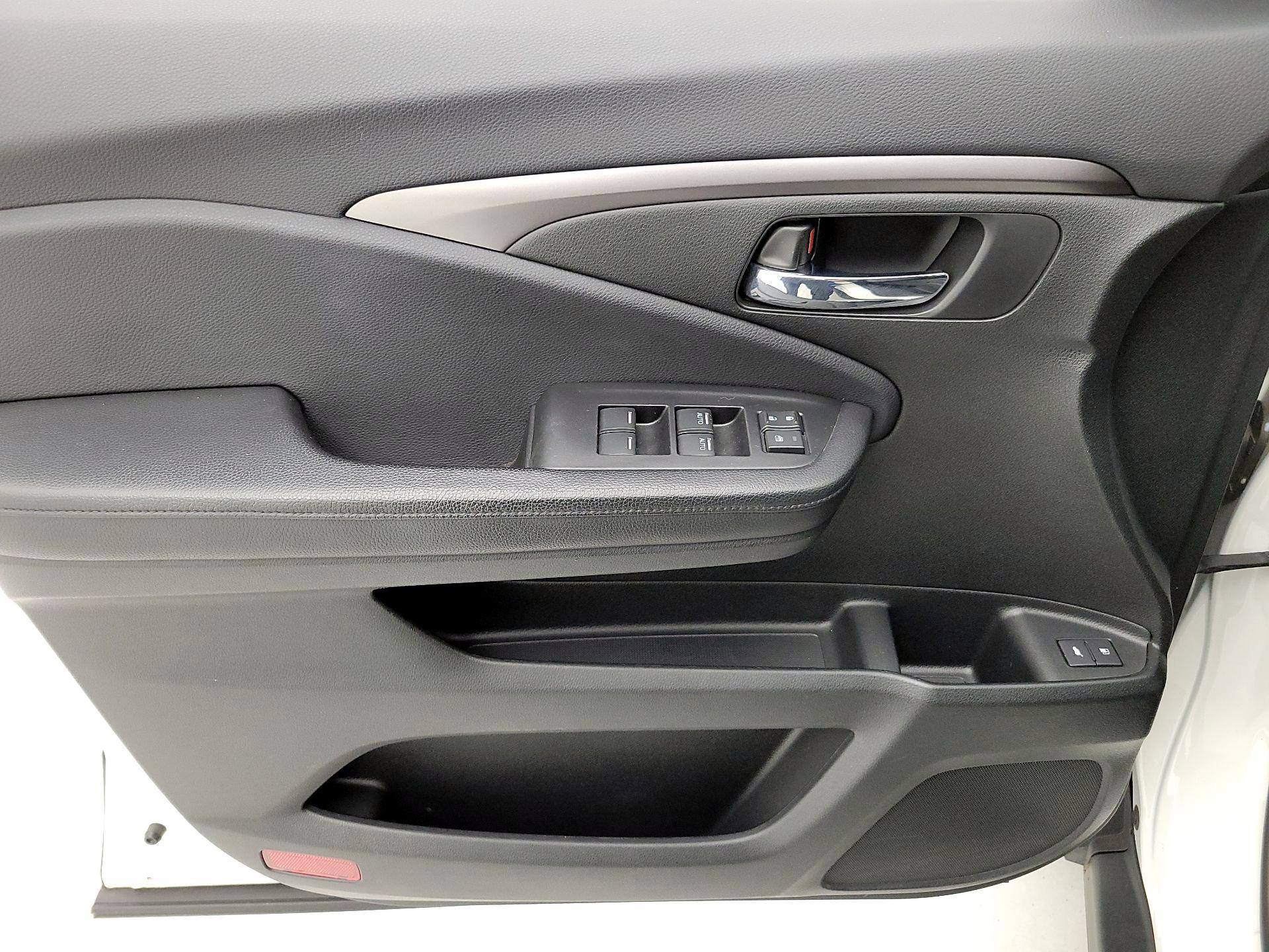 Thumbnail: 2018 Honda Pilot - 12