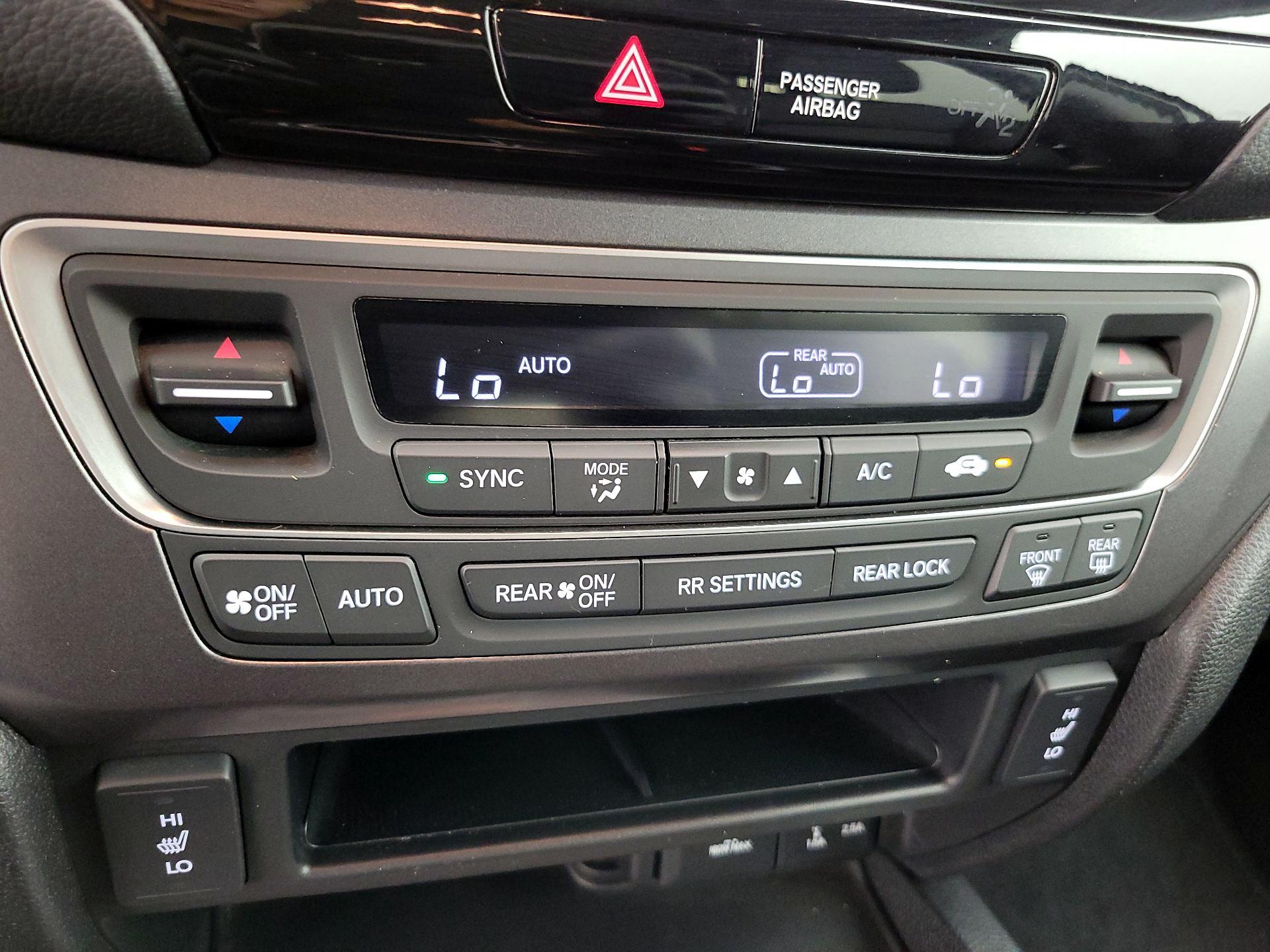 Thumbnail: 2018 Honda Pilot - 16