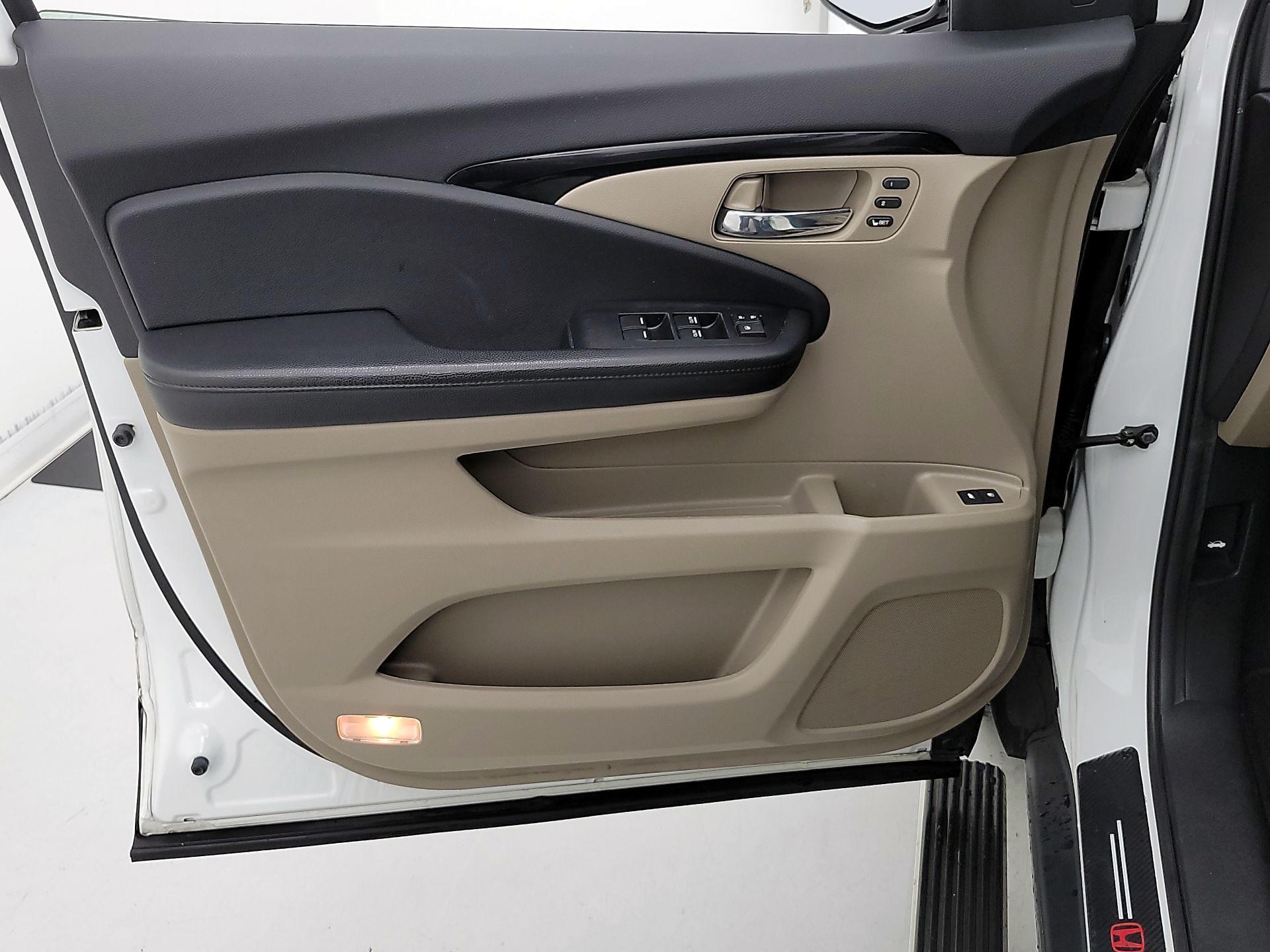 Thumbnail: 2020 Honda Pilot - 12