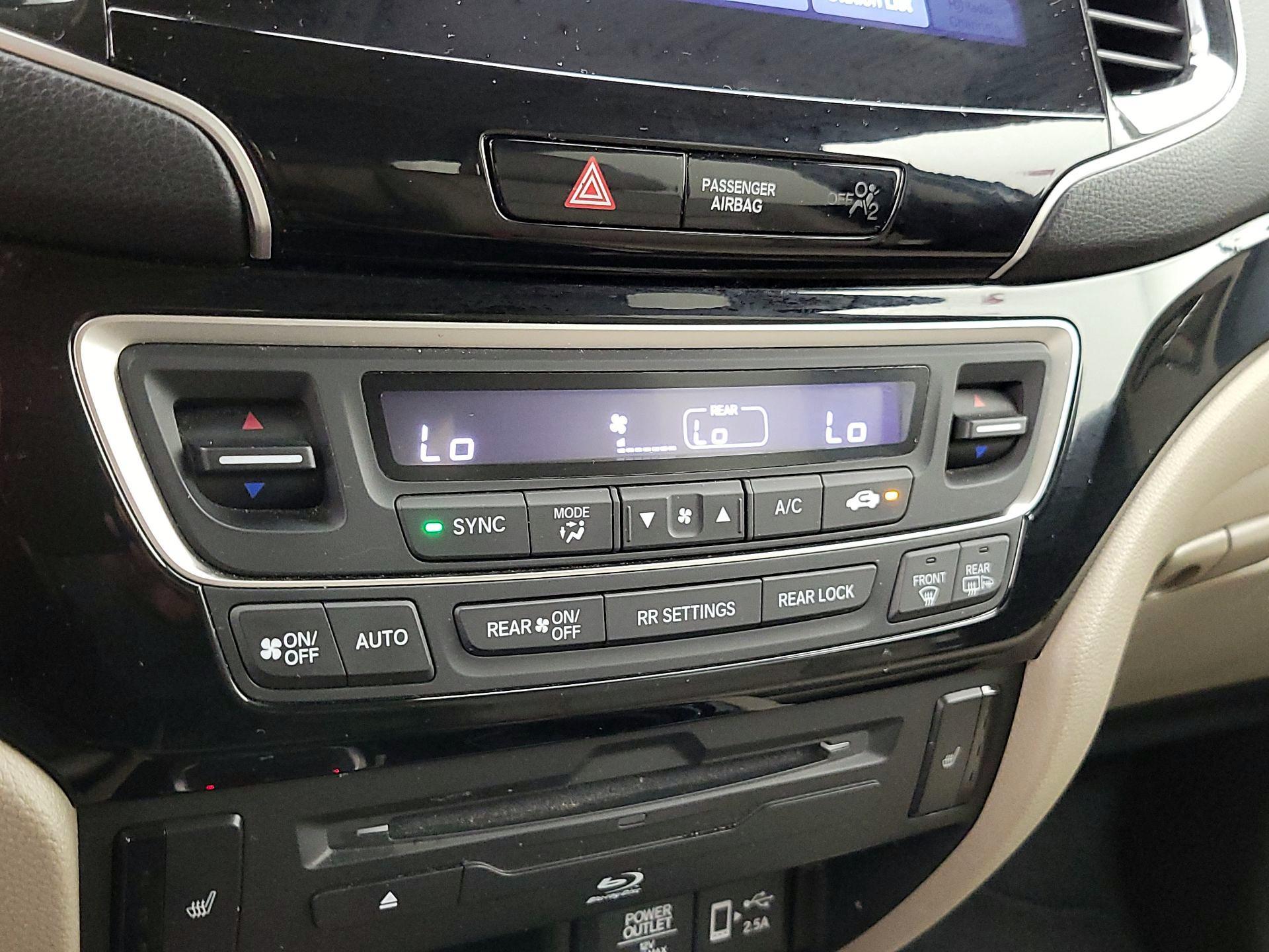 Thumbnail: 2020 Honda Pilot - 16