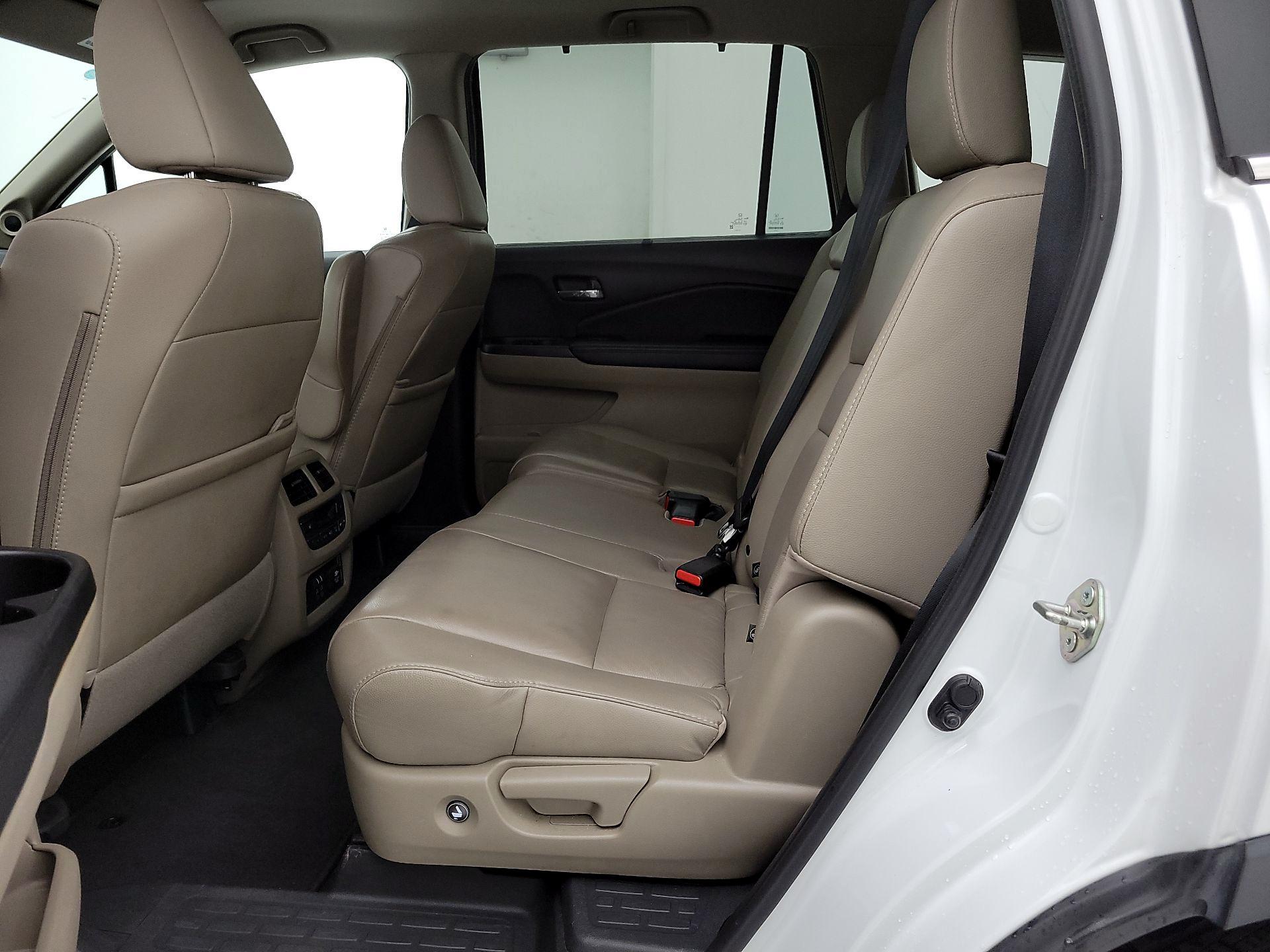 Thumbnail: 2020 Honda Pilot - 19