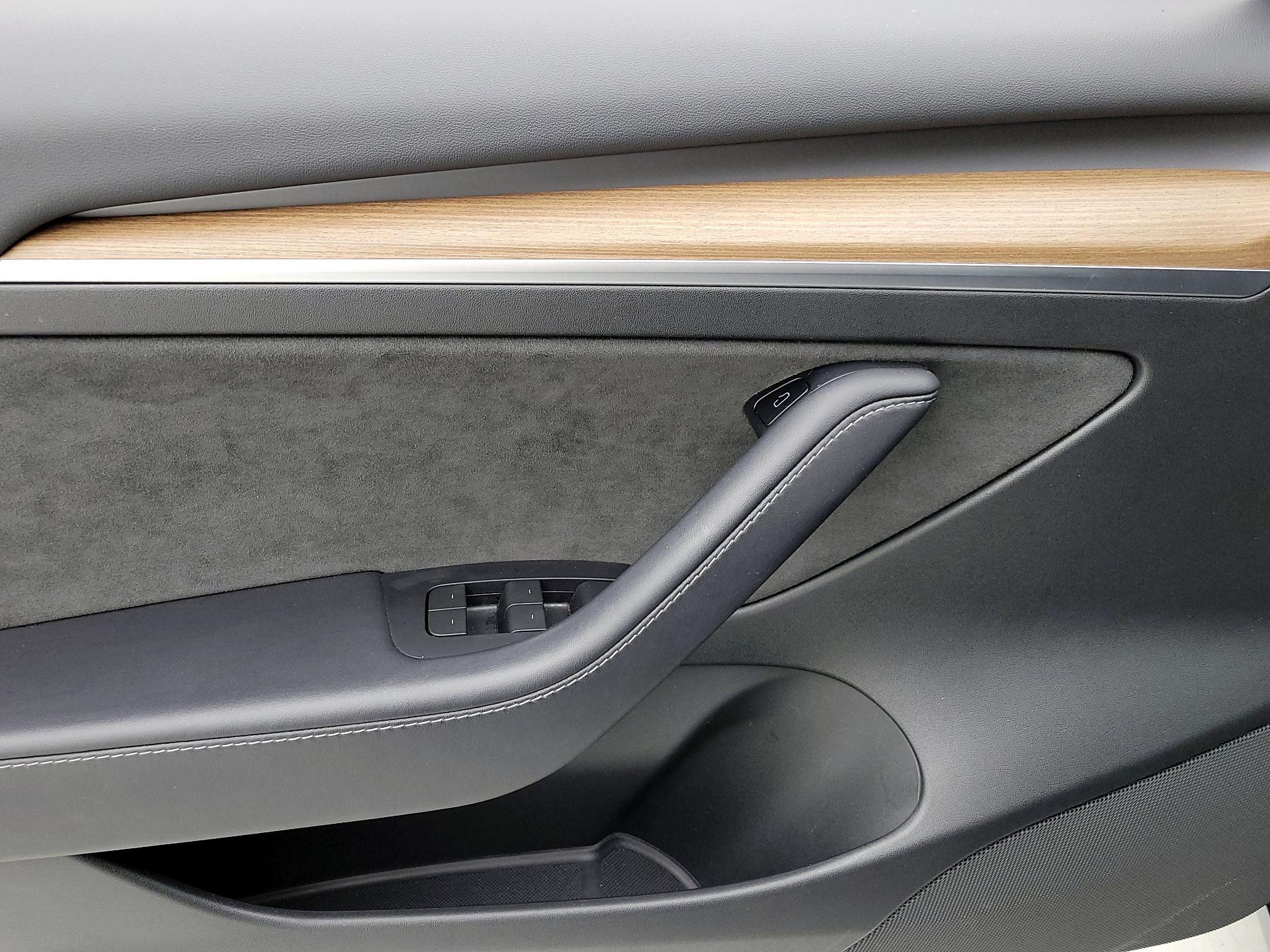 Thumbnail: 2022 Tesla Model 3 - 12