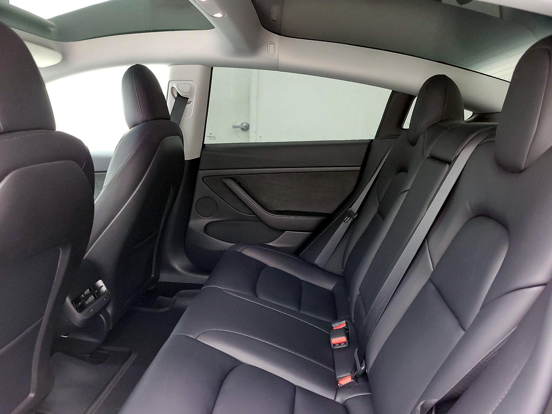 Thumbnail: 2022 Tesla Model 3 - 19